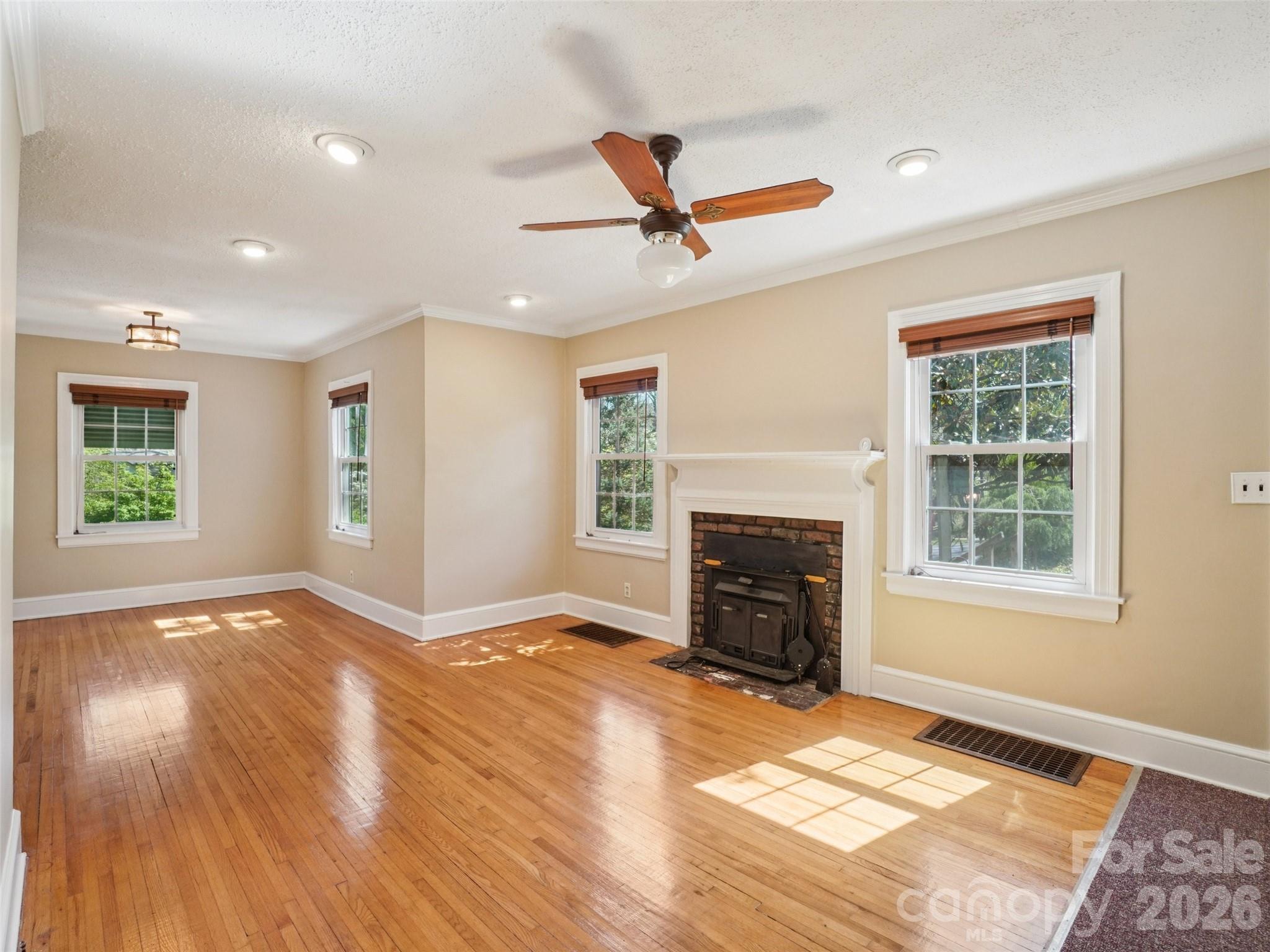 28 Kensington Drive — Asheville