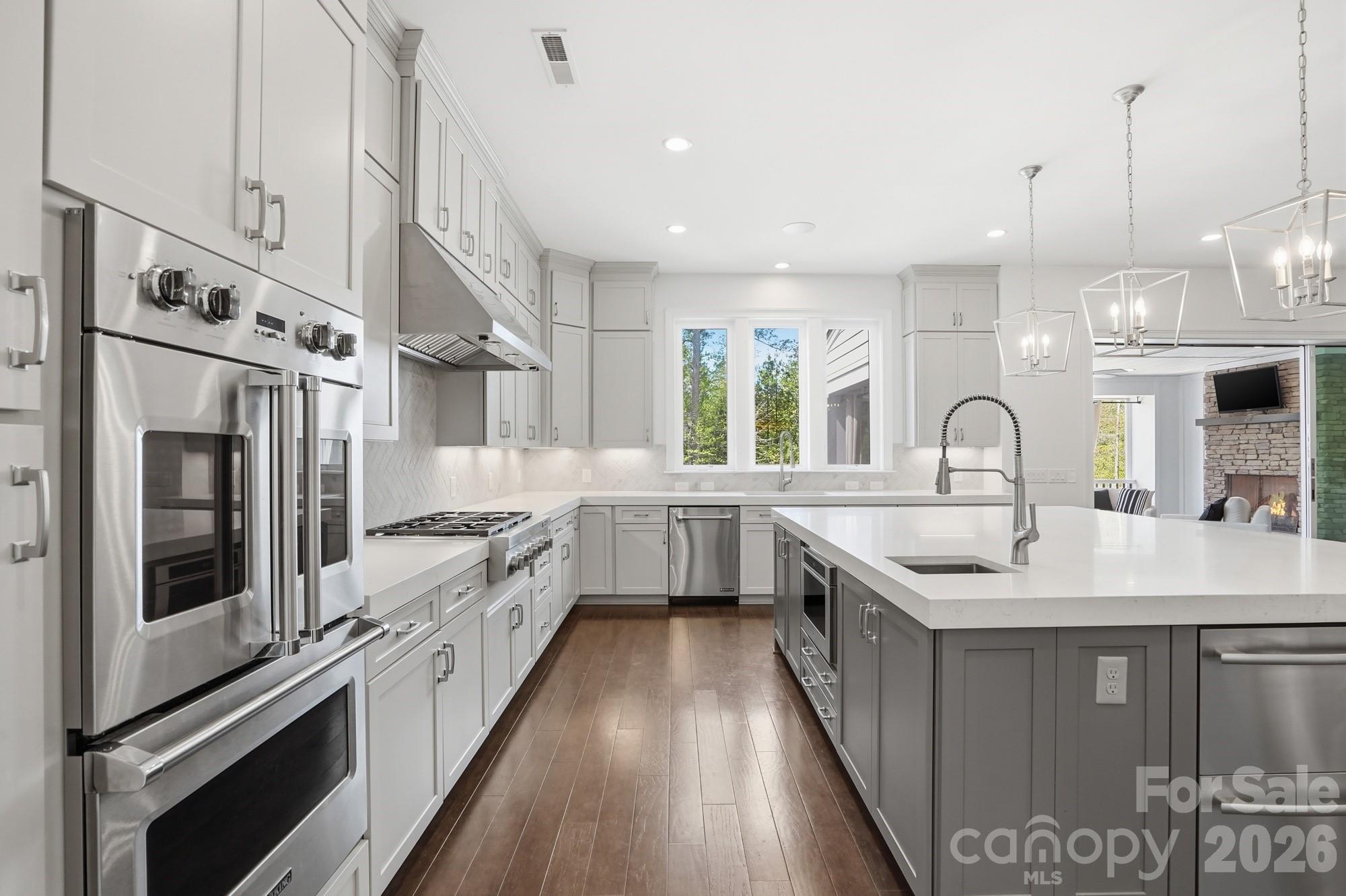 411 Turtleback Ridge — Weddington