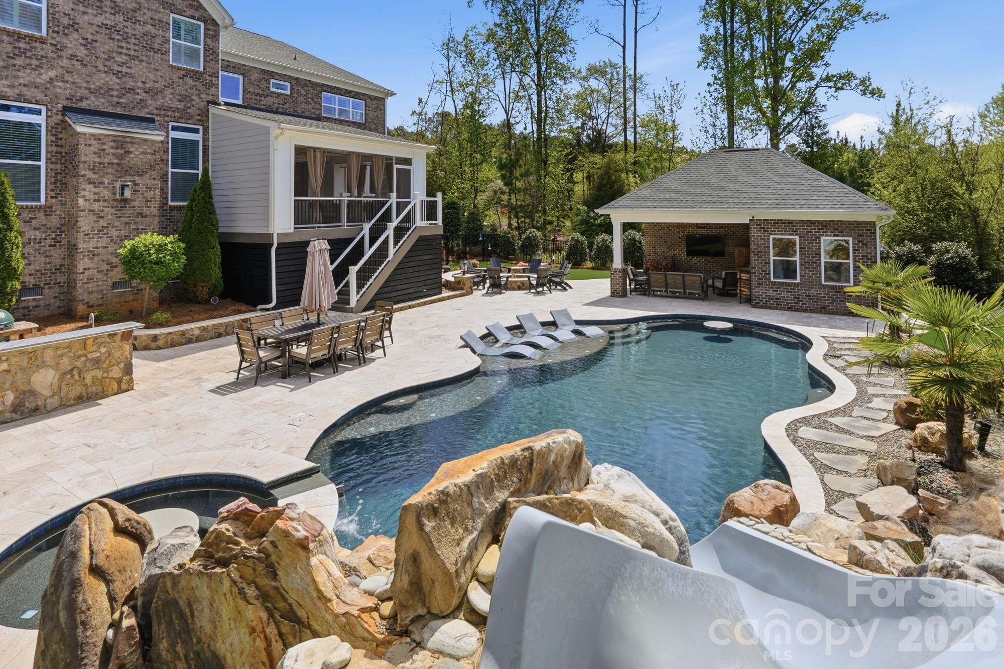 411 Turtleback Ridge — Weddington