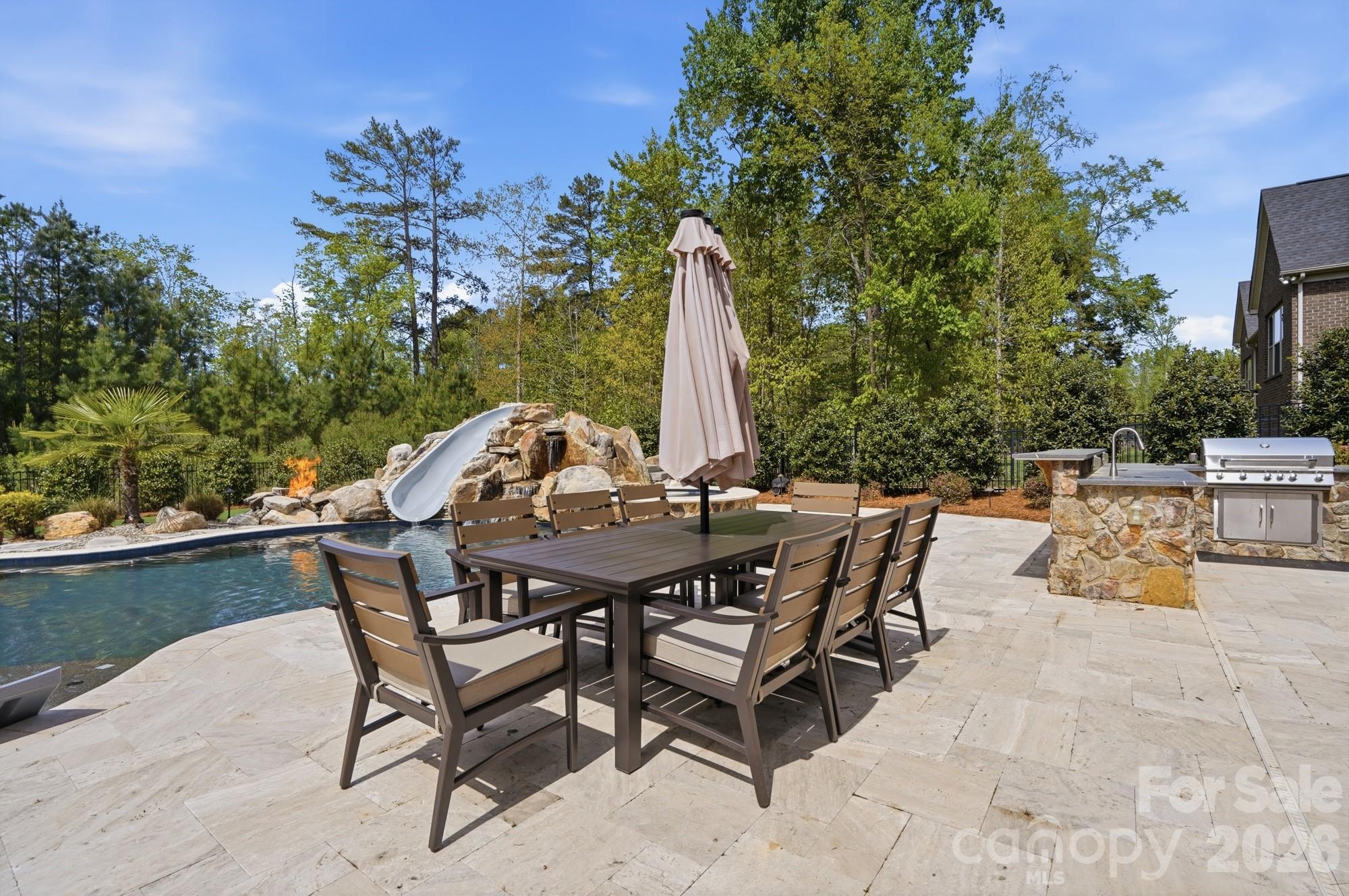 411 Turtleback Ridge — Weddington