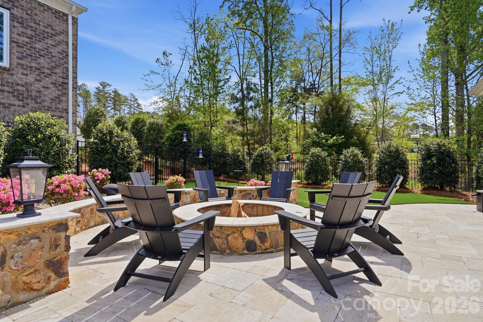 411 Turtleback Ridge — Weddington