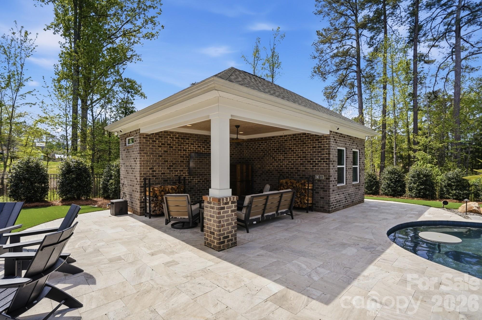 411 Turtleback Ridge — Weddington
