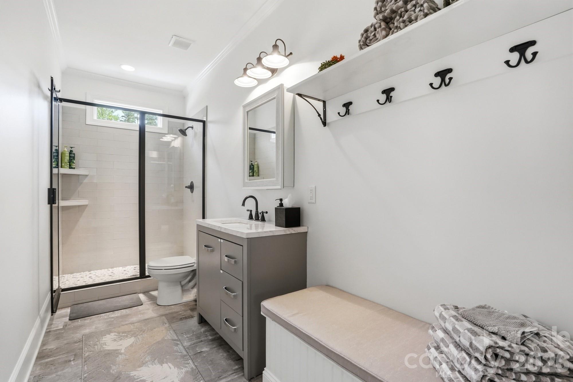 411 Turtleback Ridge — Weddington