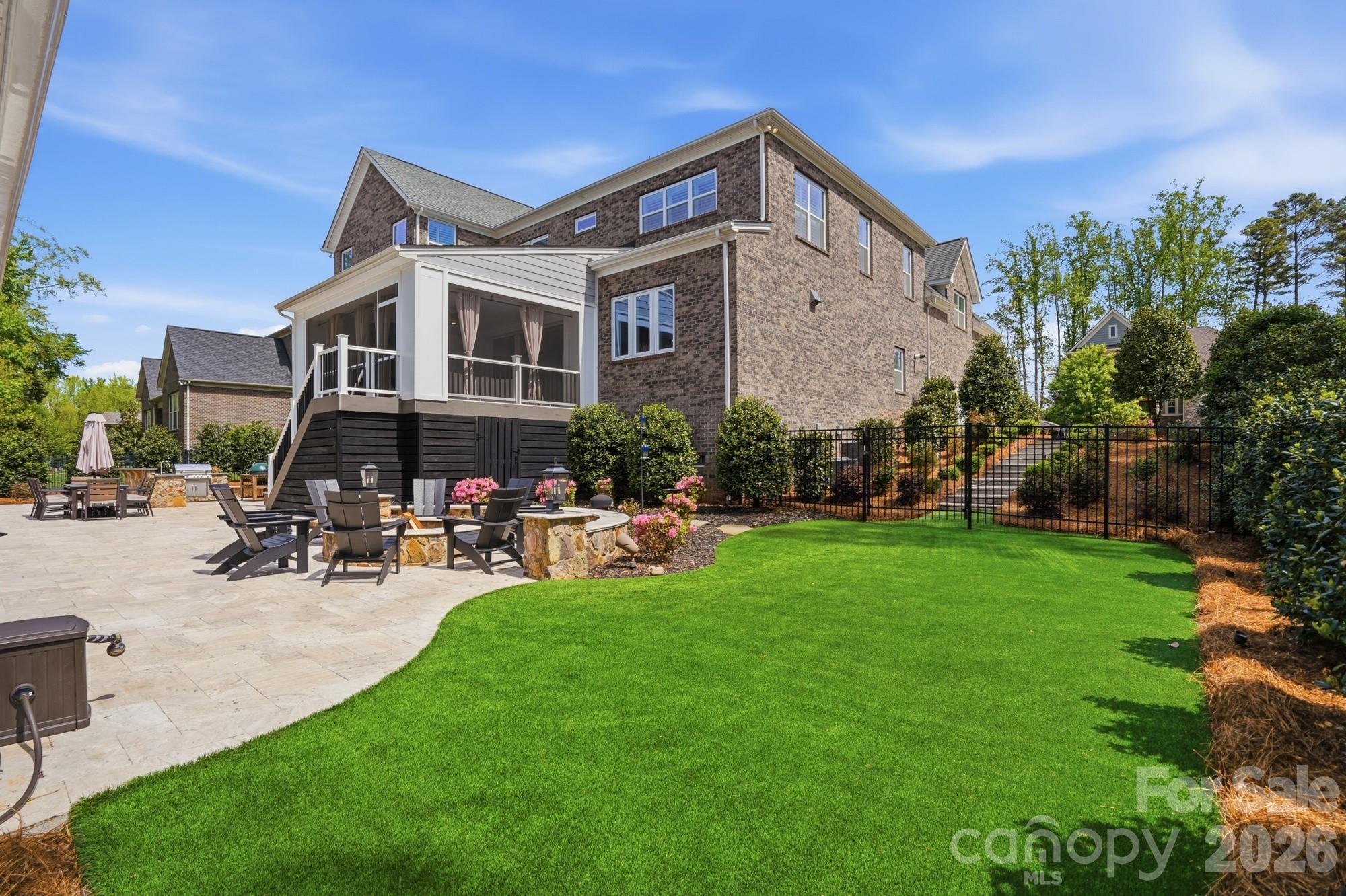 411 Turtleback Ridge — Weddington