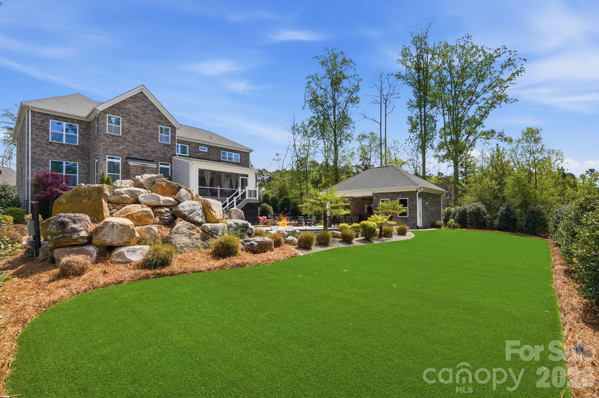 411 Turtleback Ridge — Weddington