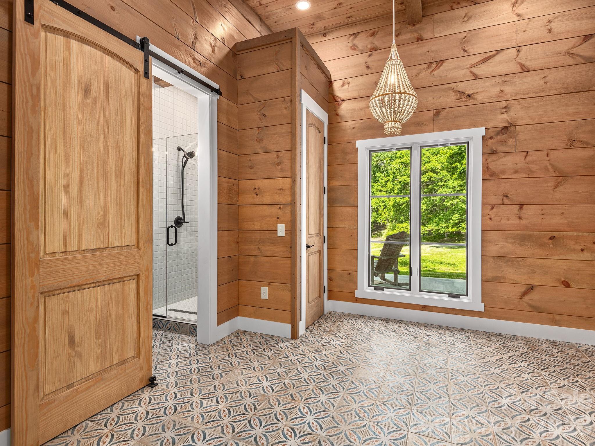 4546 Pine Log Road — Brasstown