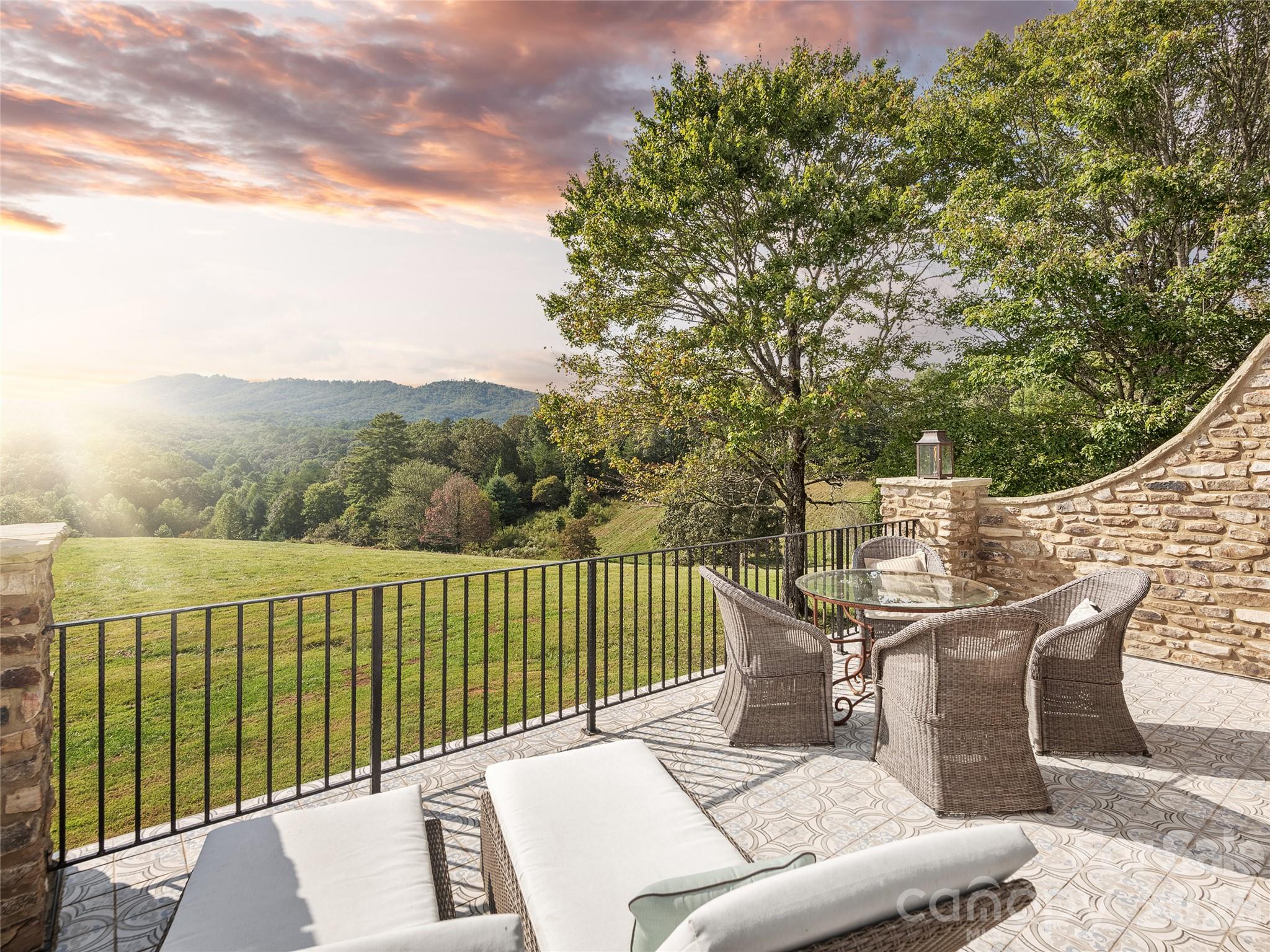 4546 Pine Log Road — Brasstown