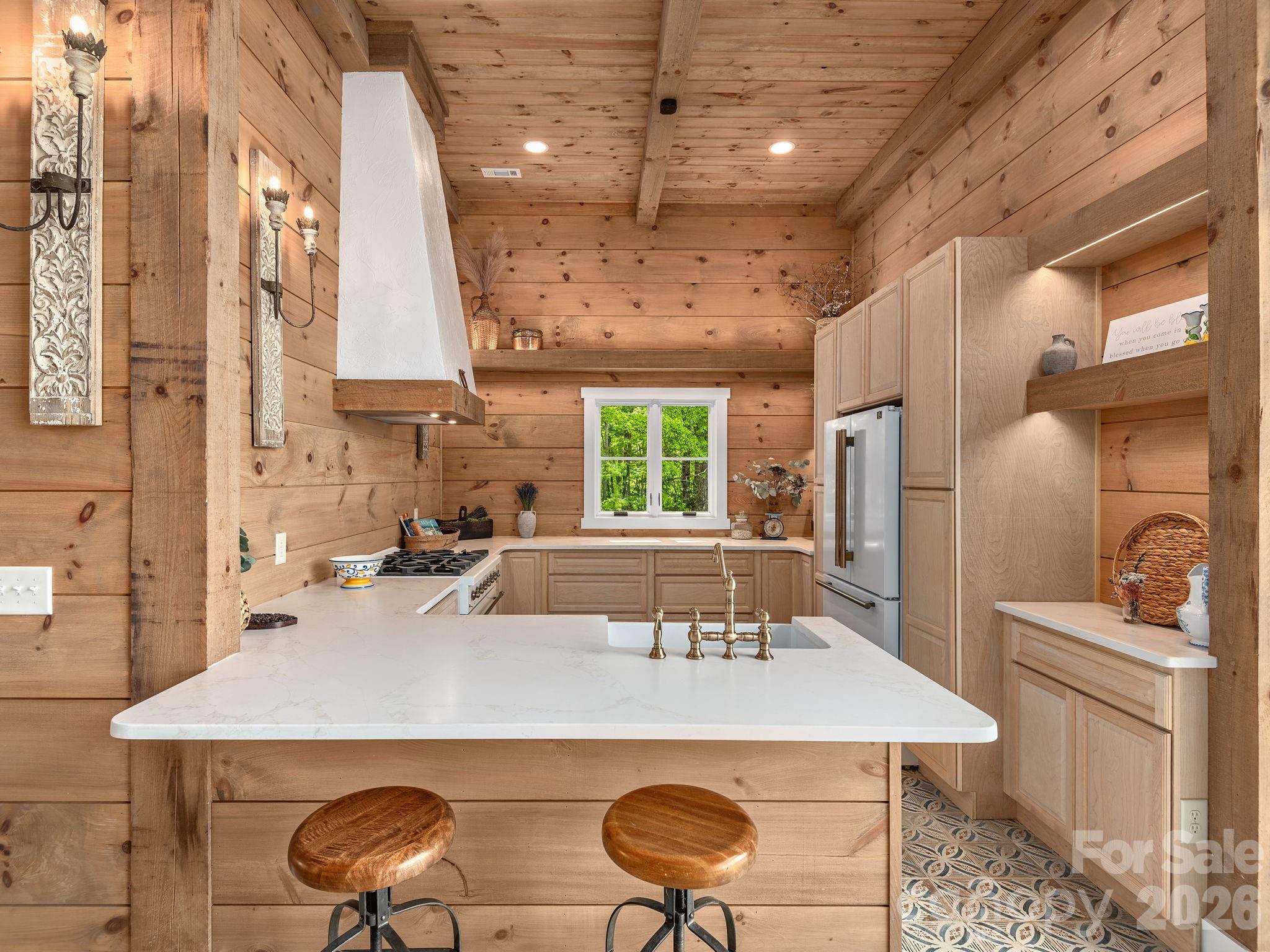 4546 Pine Log Road — Brasstown