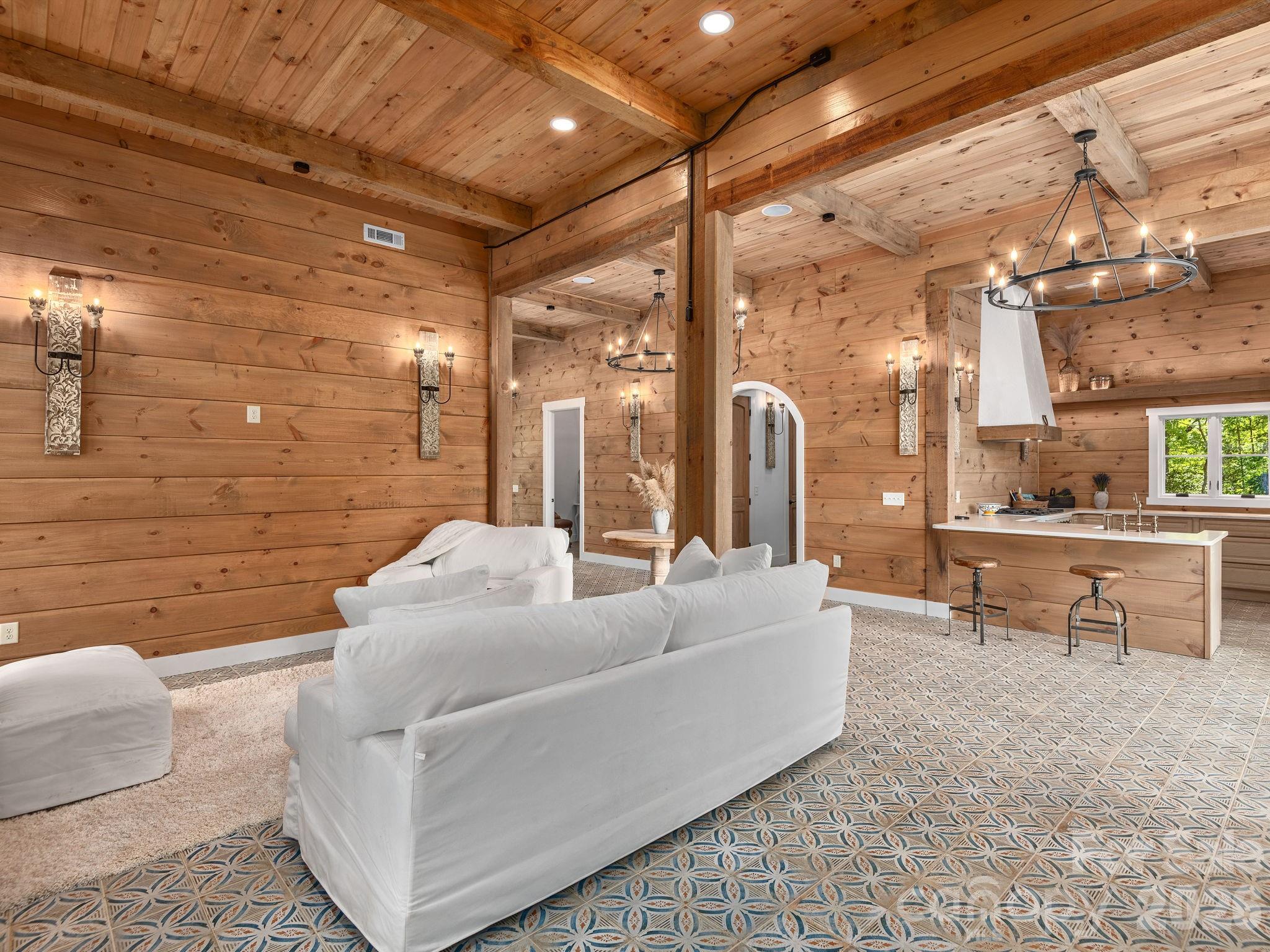 4546 Pine Log Road — Brasstown