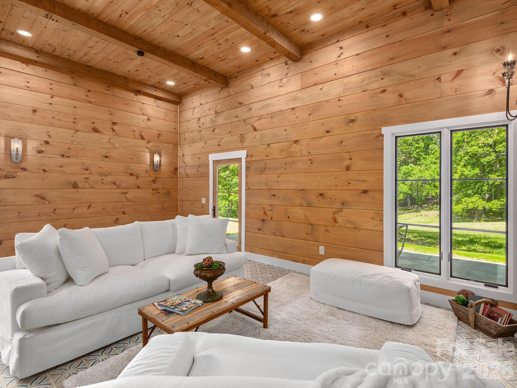 4546 Pine Log Road — Brasstown