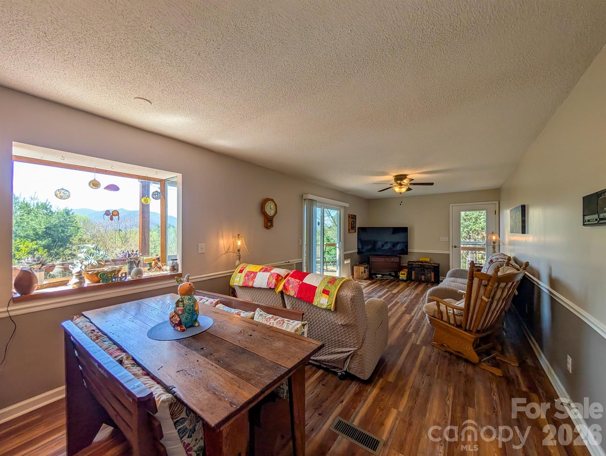 254 Shepard Way — Burnsville