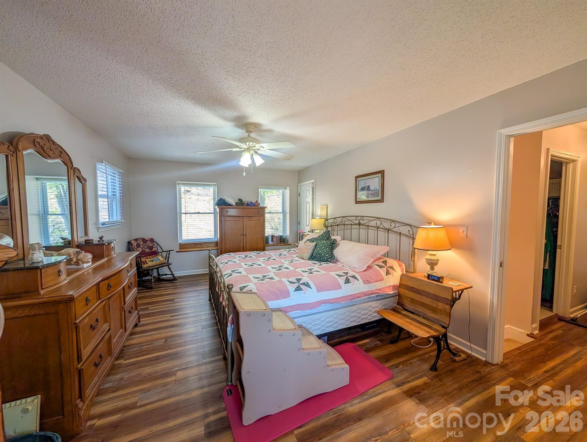 254 Shepard Way — Burnsville