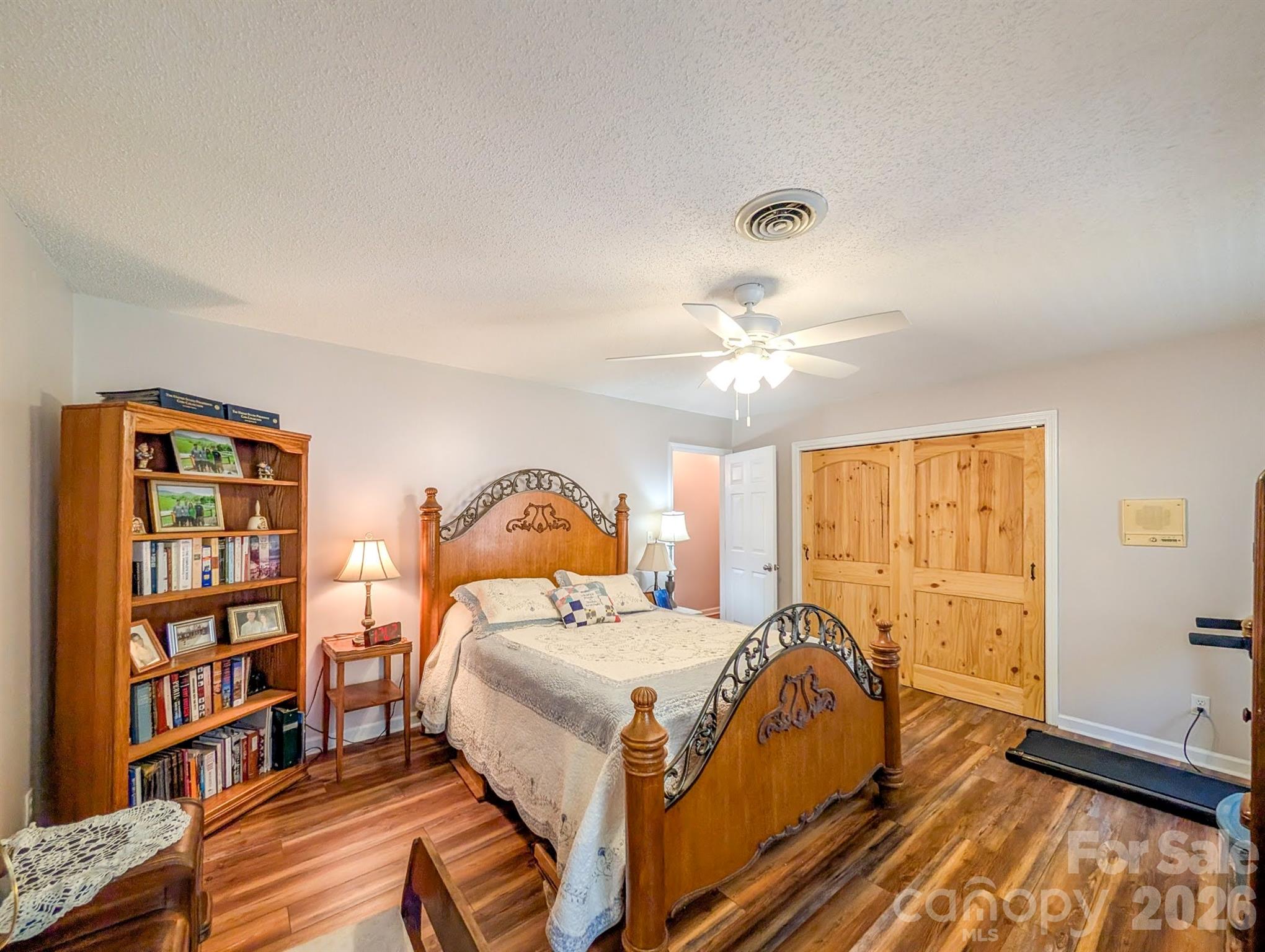 254 Shepard Way — Burnsville
