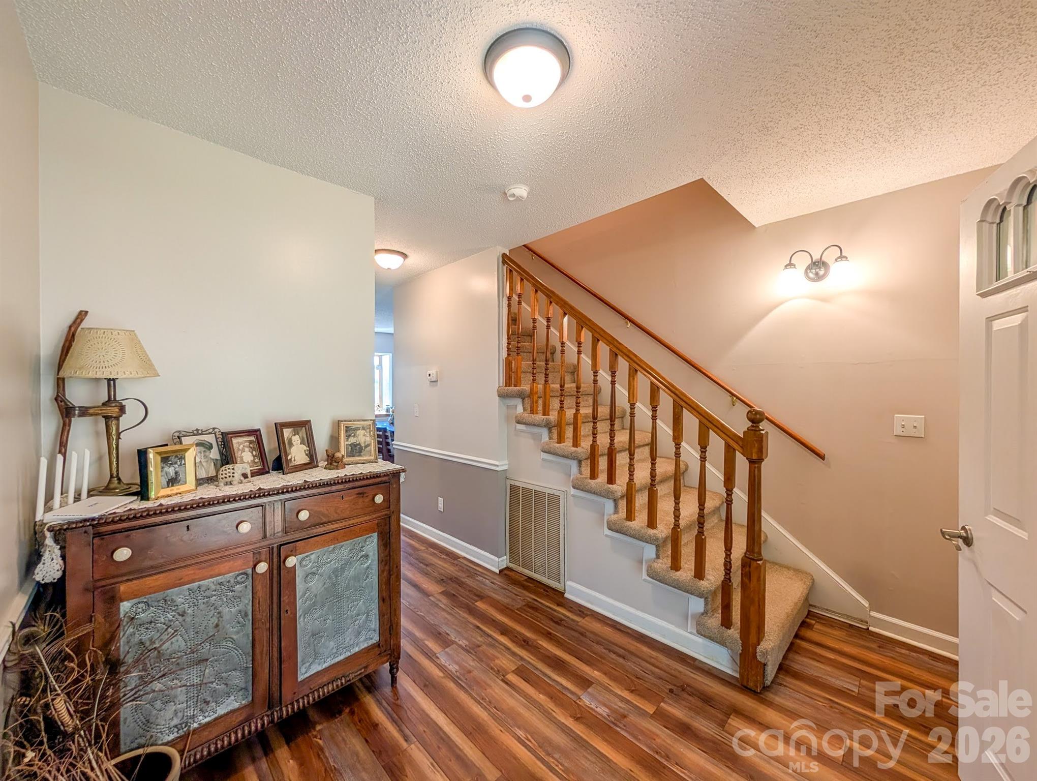254 Shepard Way — Burnsville