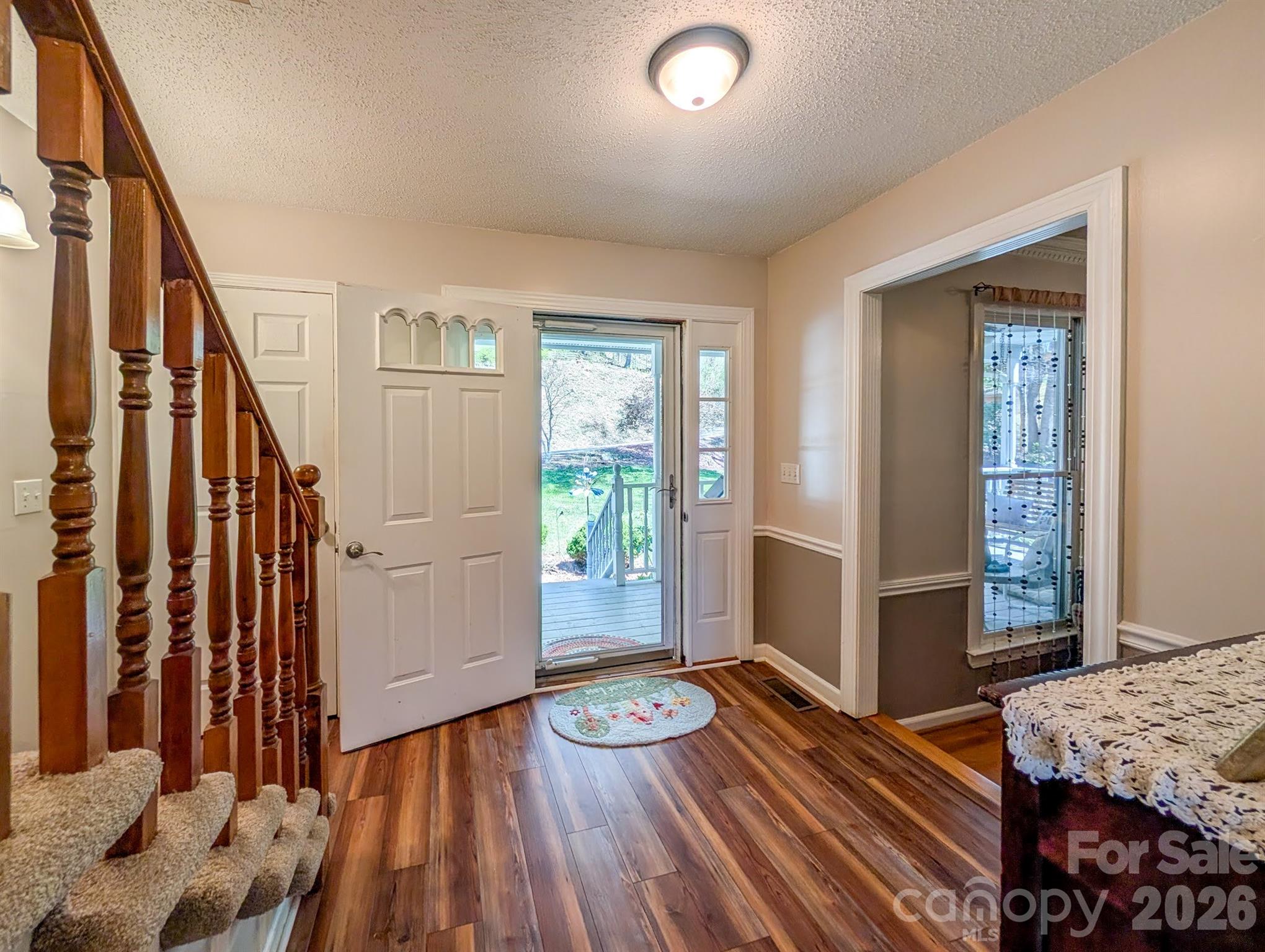 254 Shepard Way — Burnsville