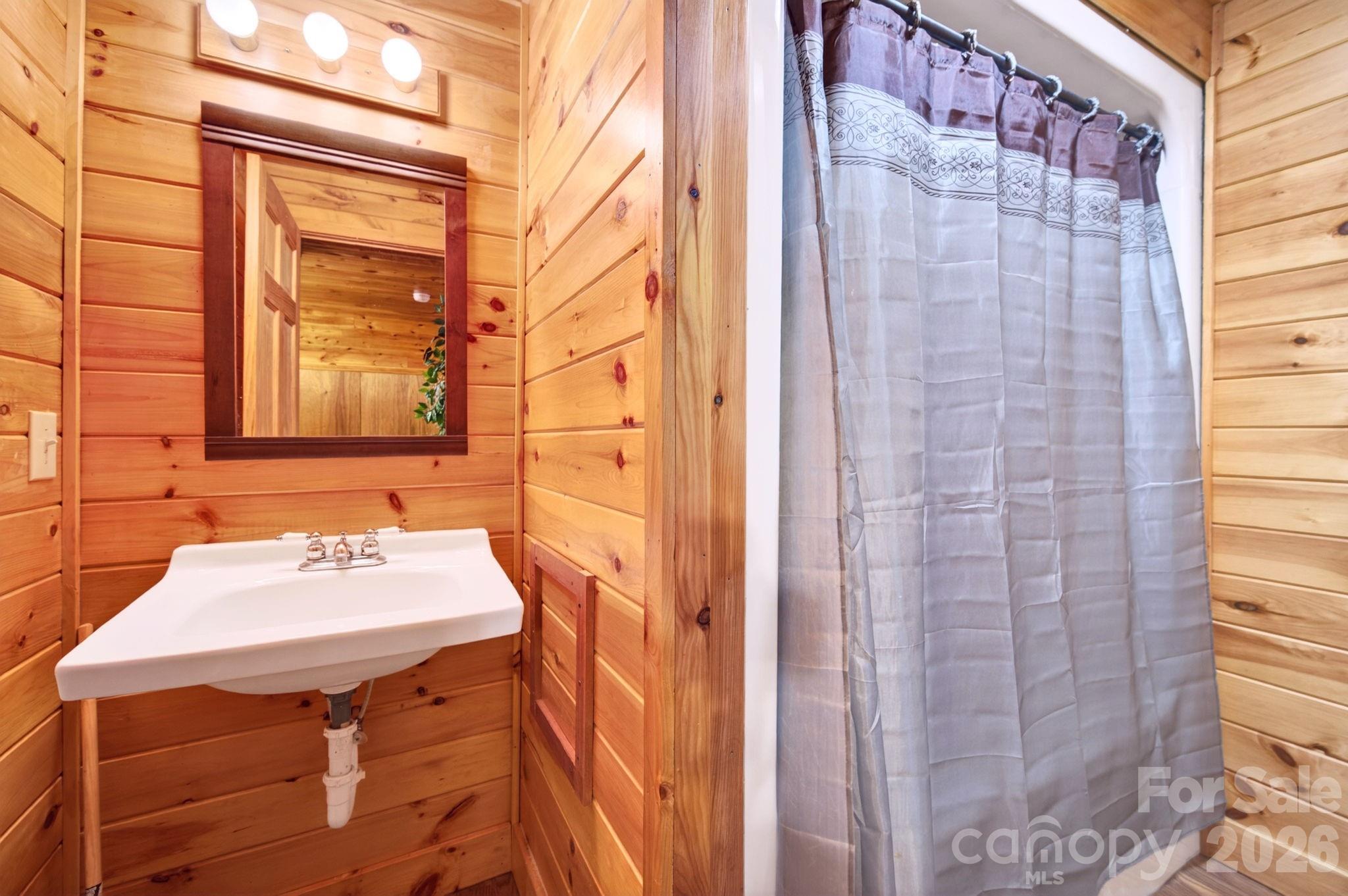 309 Doubleview Drive — Union Mills