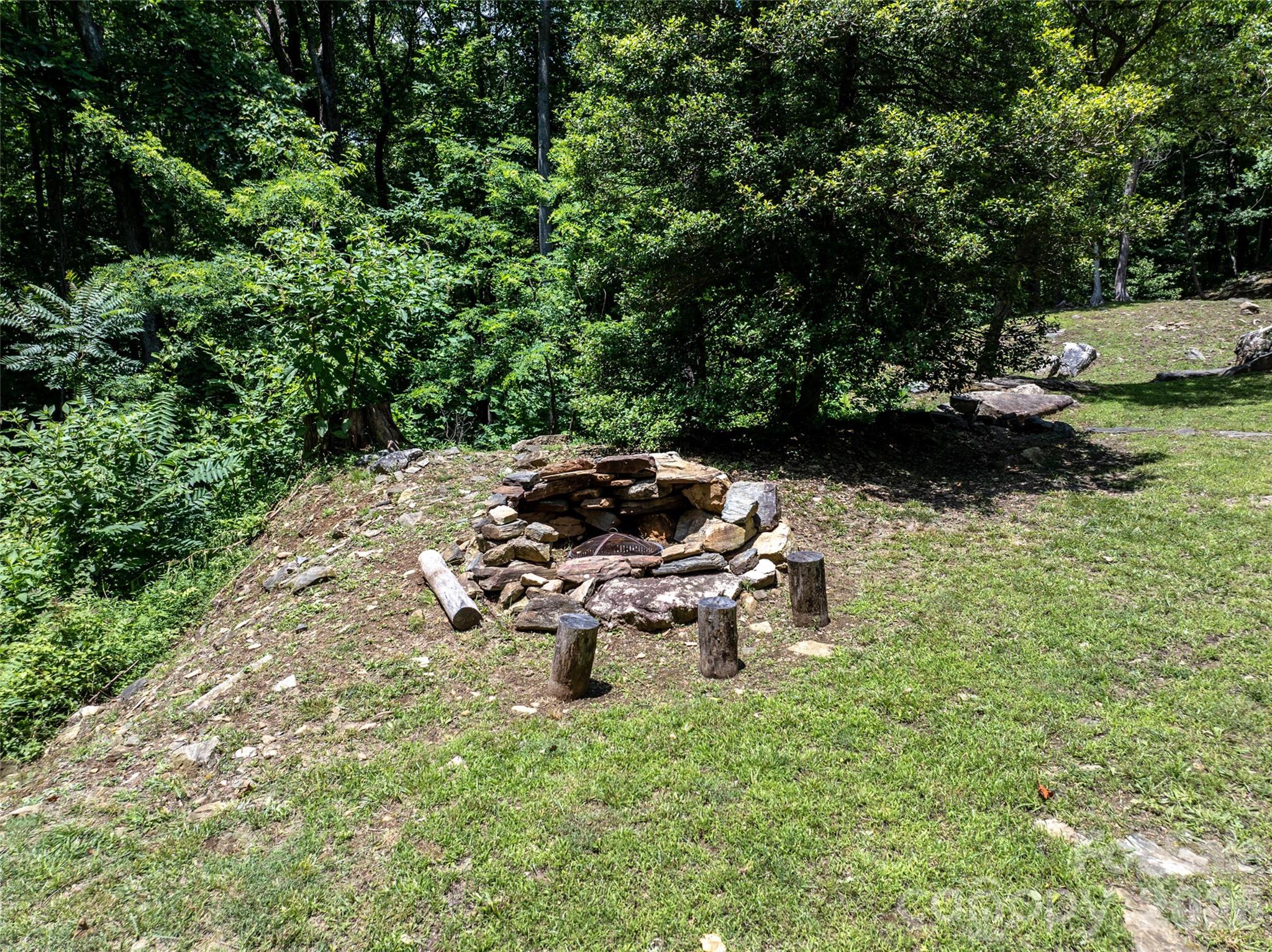 309 Doubleview Drive — Union Mills