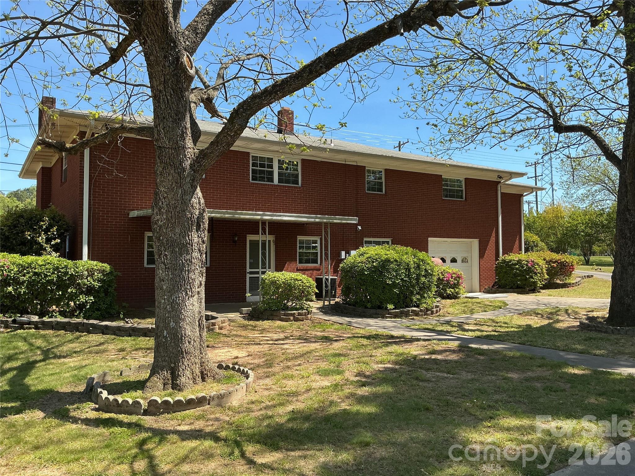 219 N Central Avenue — Locust