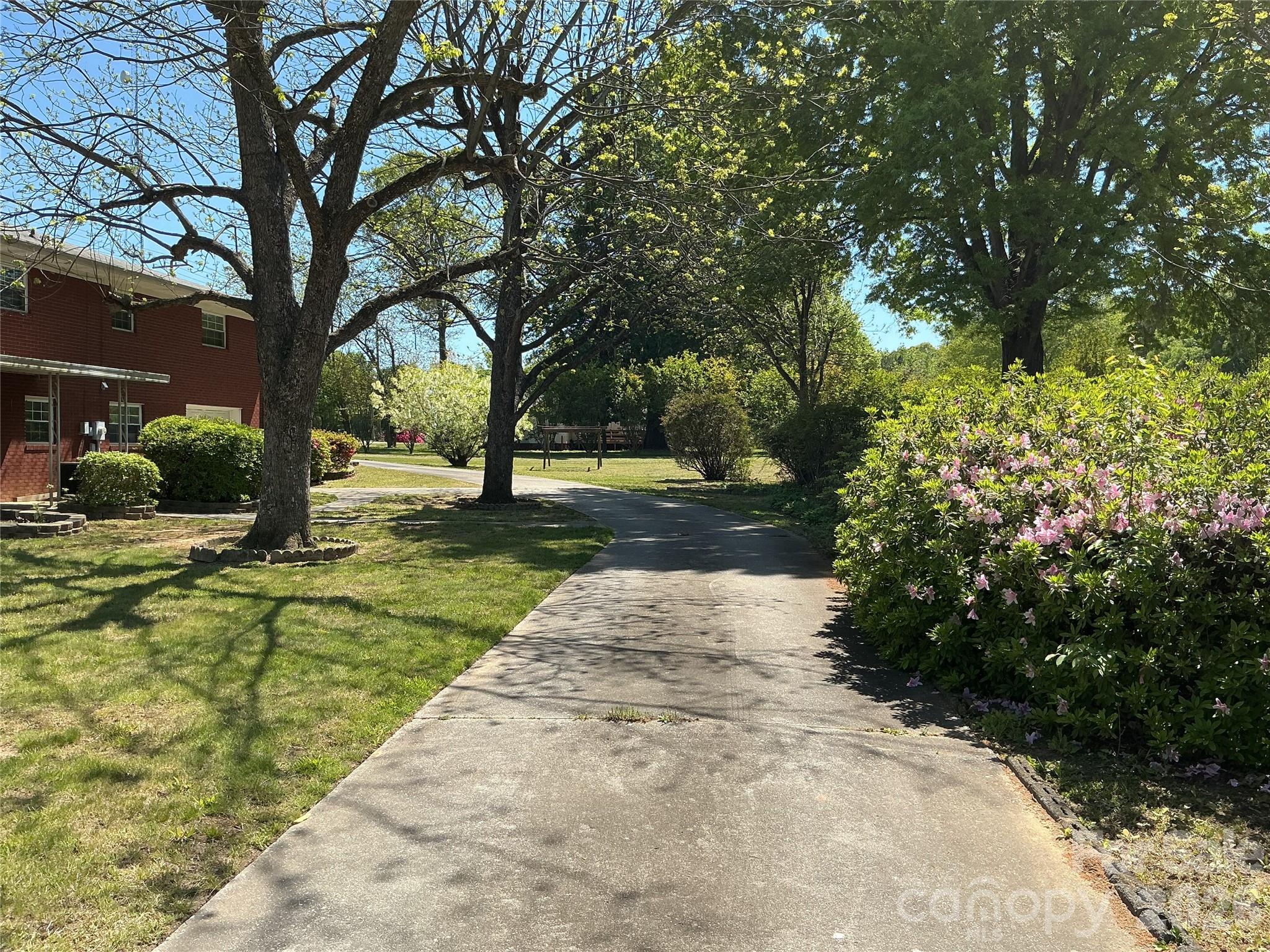 219 N Central Avenue — Locust