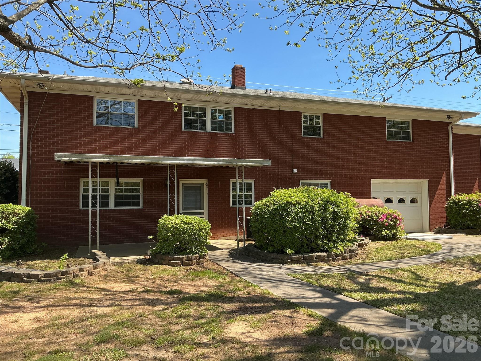 219 N Central Avenue — Locust