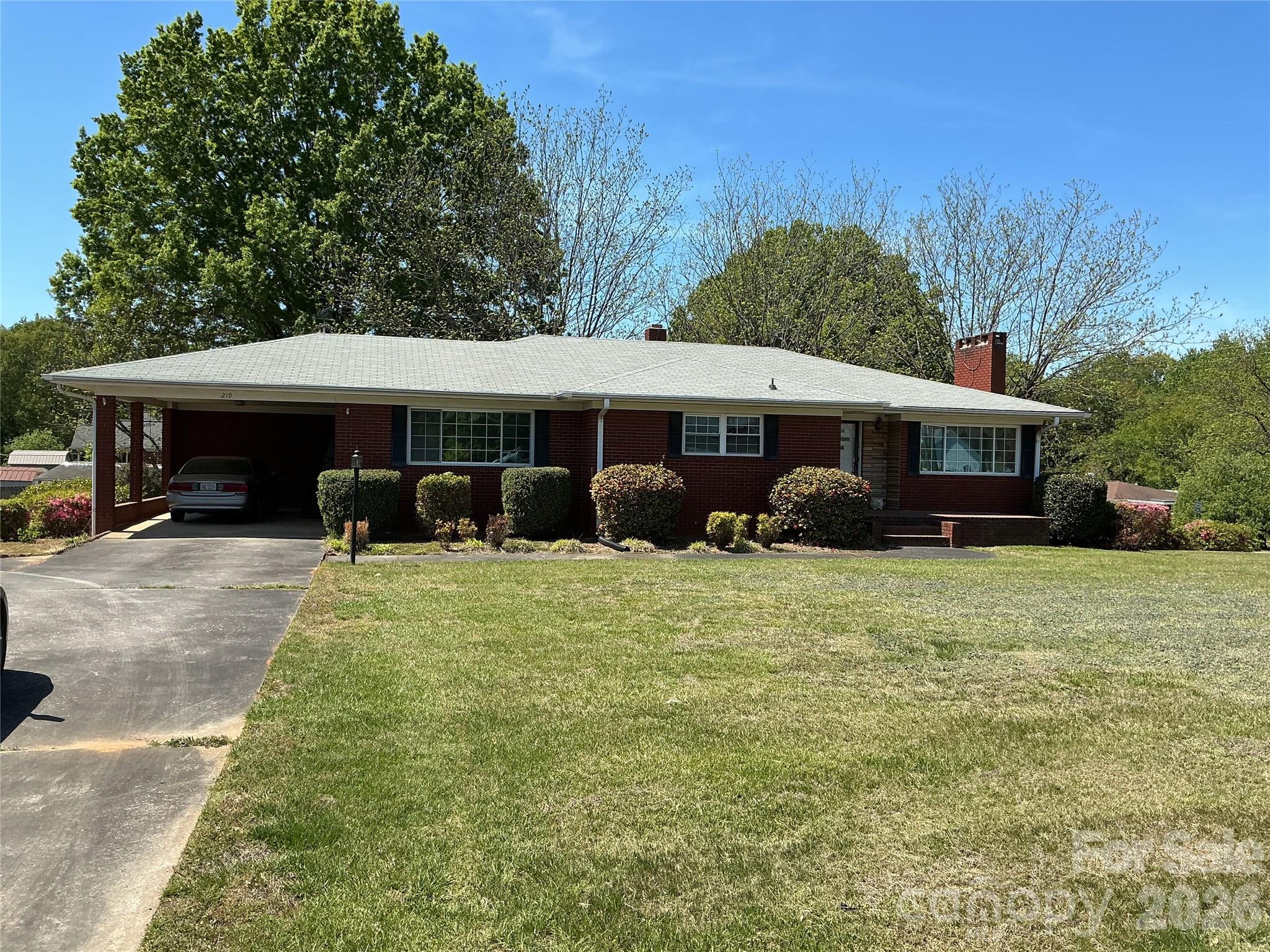 219 N Central Avenue — Locust