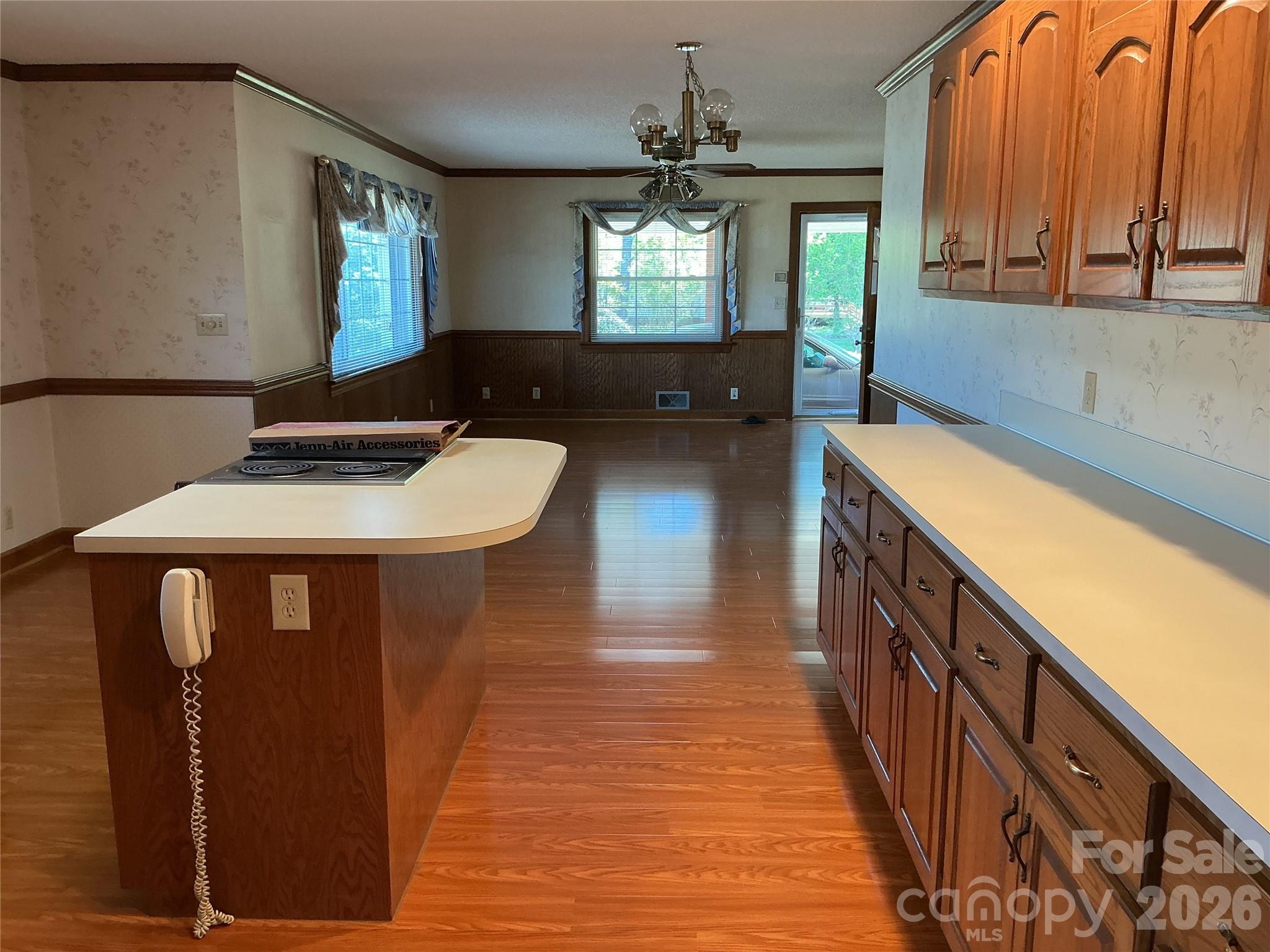 219 N Central Avenue — Locust