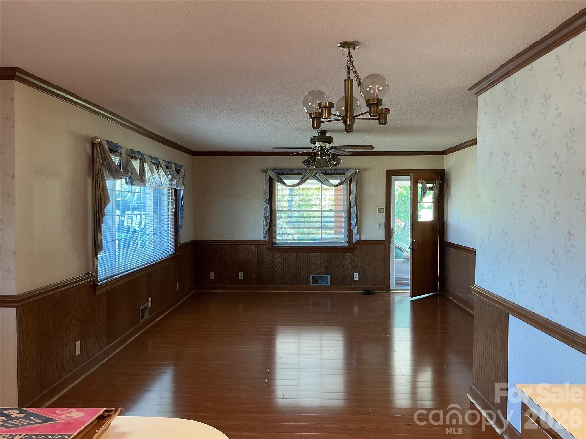 219 N Central Avenue — Locust