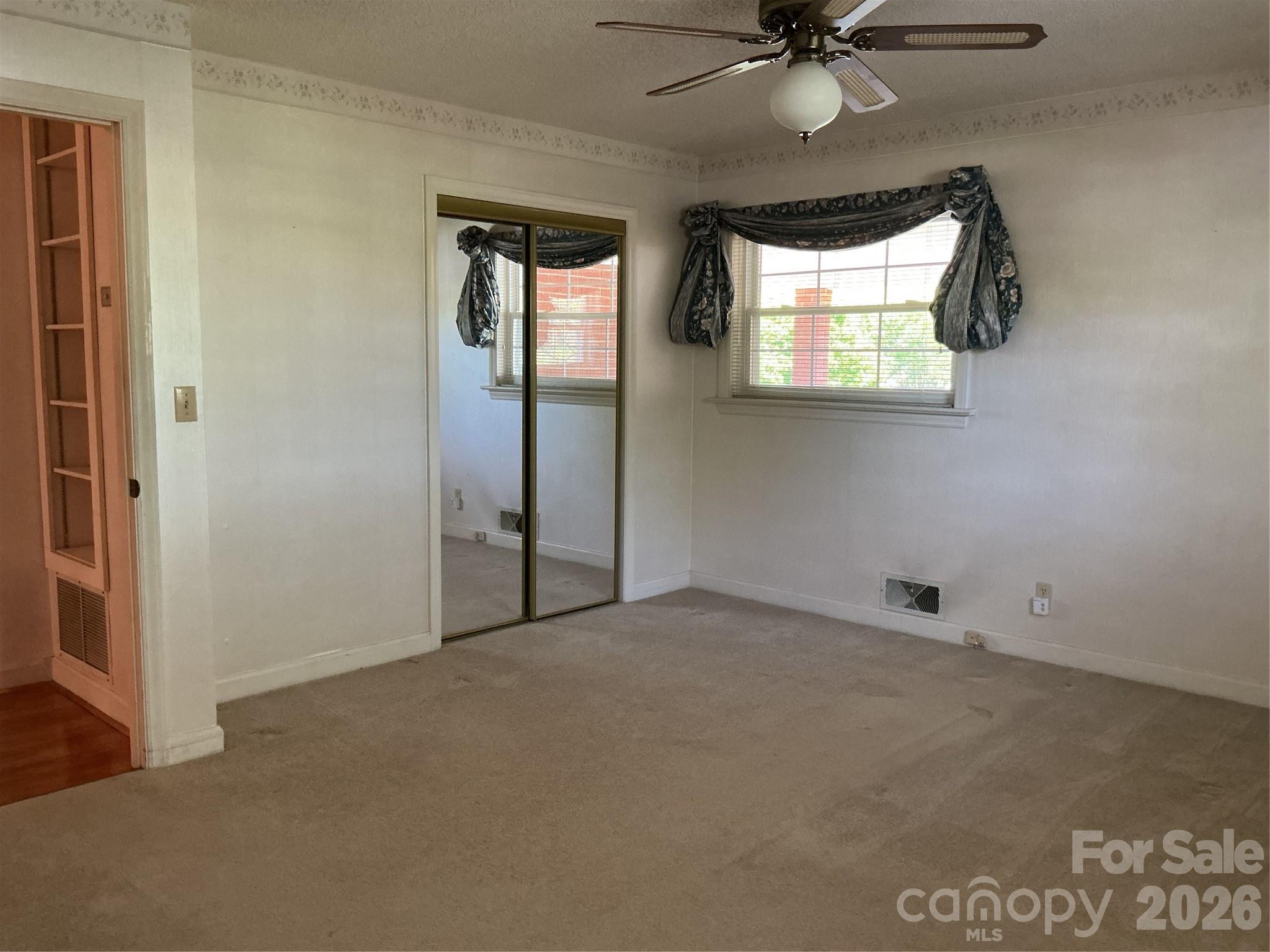 219 N Central Avenue — Locust