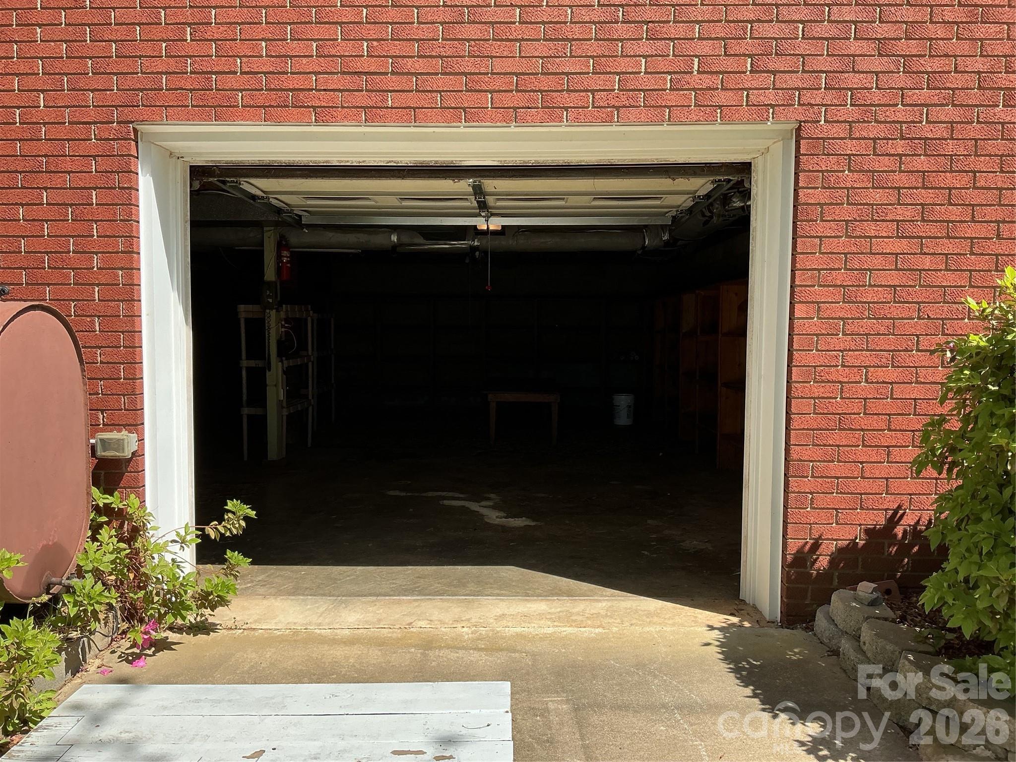 219 N Central Avenue — Locust