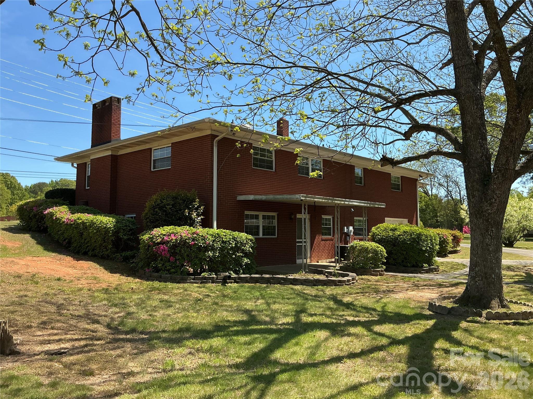 219 N Central Avenue — Locust