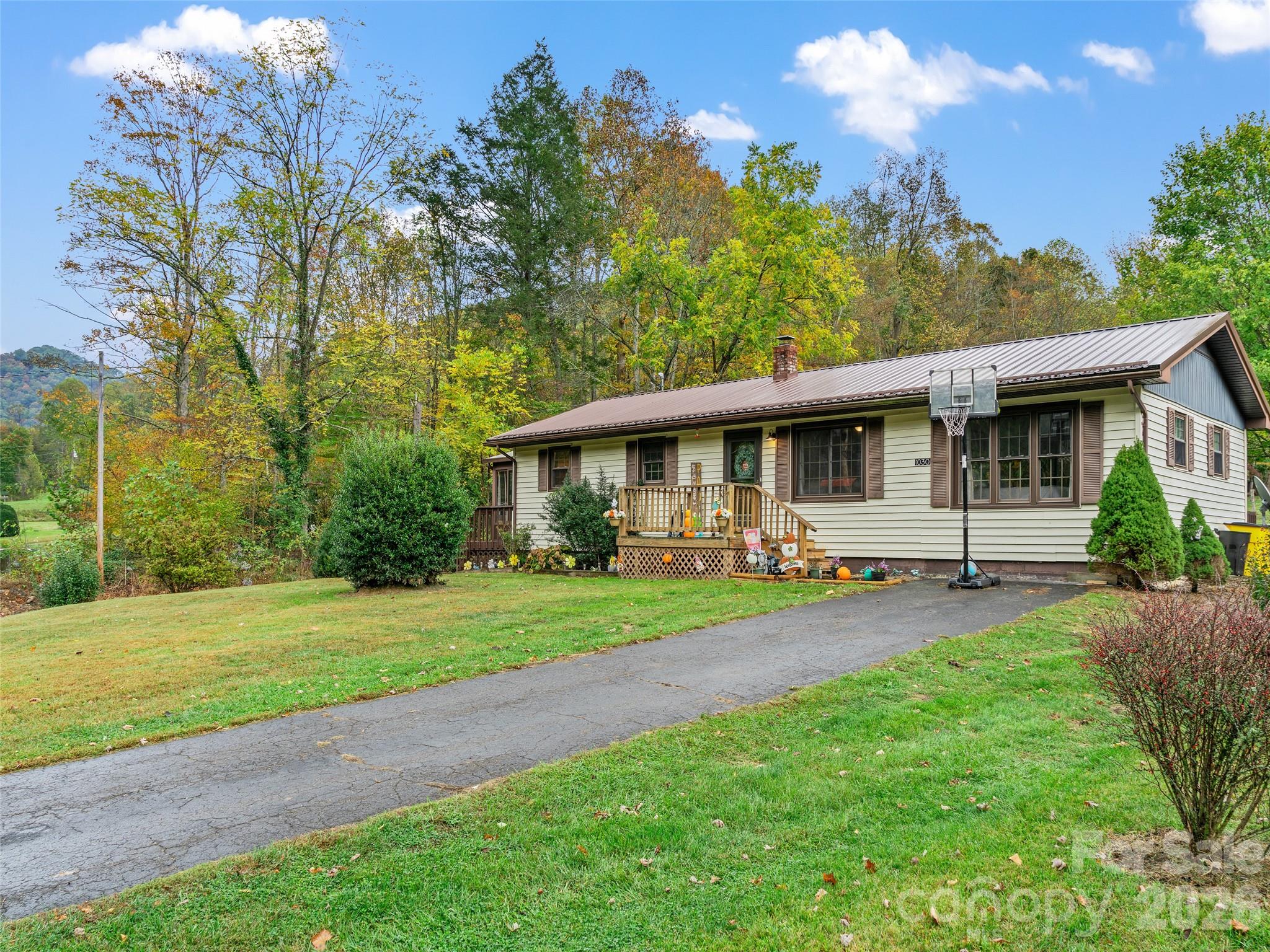 1030 Hughes Gap Road — Bakersville