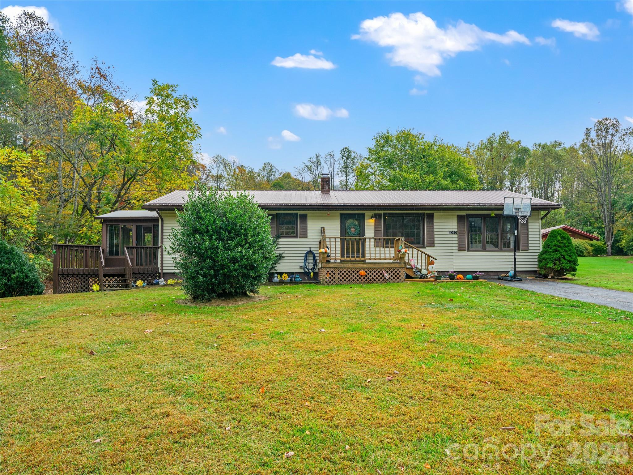 1030 Hughes Gap Road — Bakersville