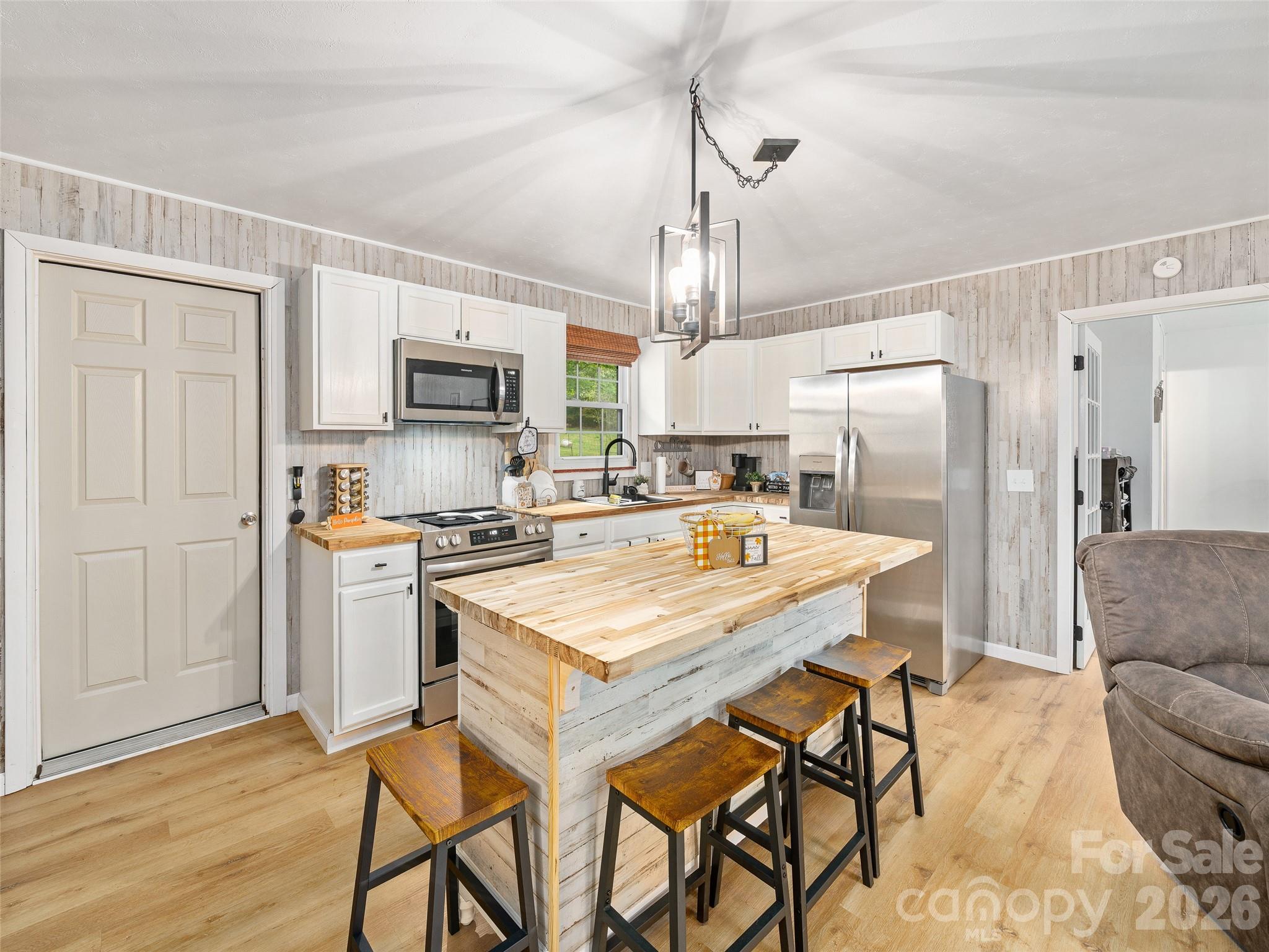 1030 Hughes Gap Road — Bakersville