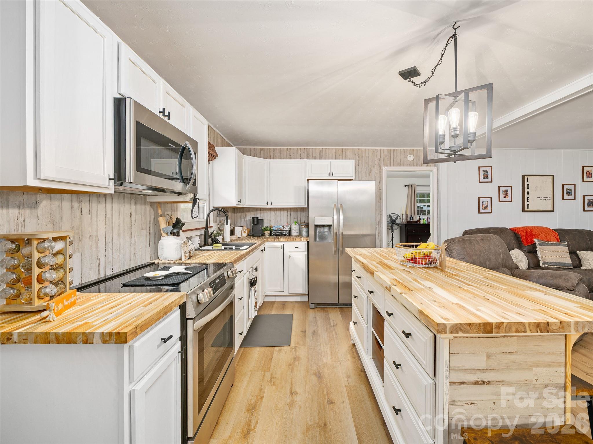 1030 Hughes Gap Road — Bakersville