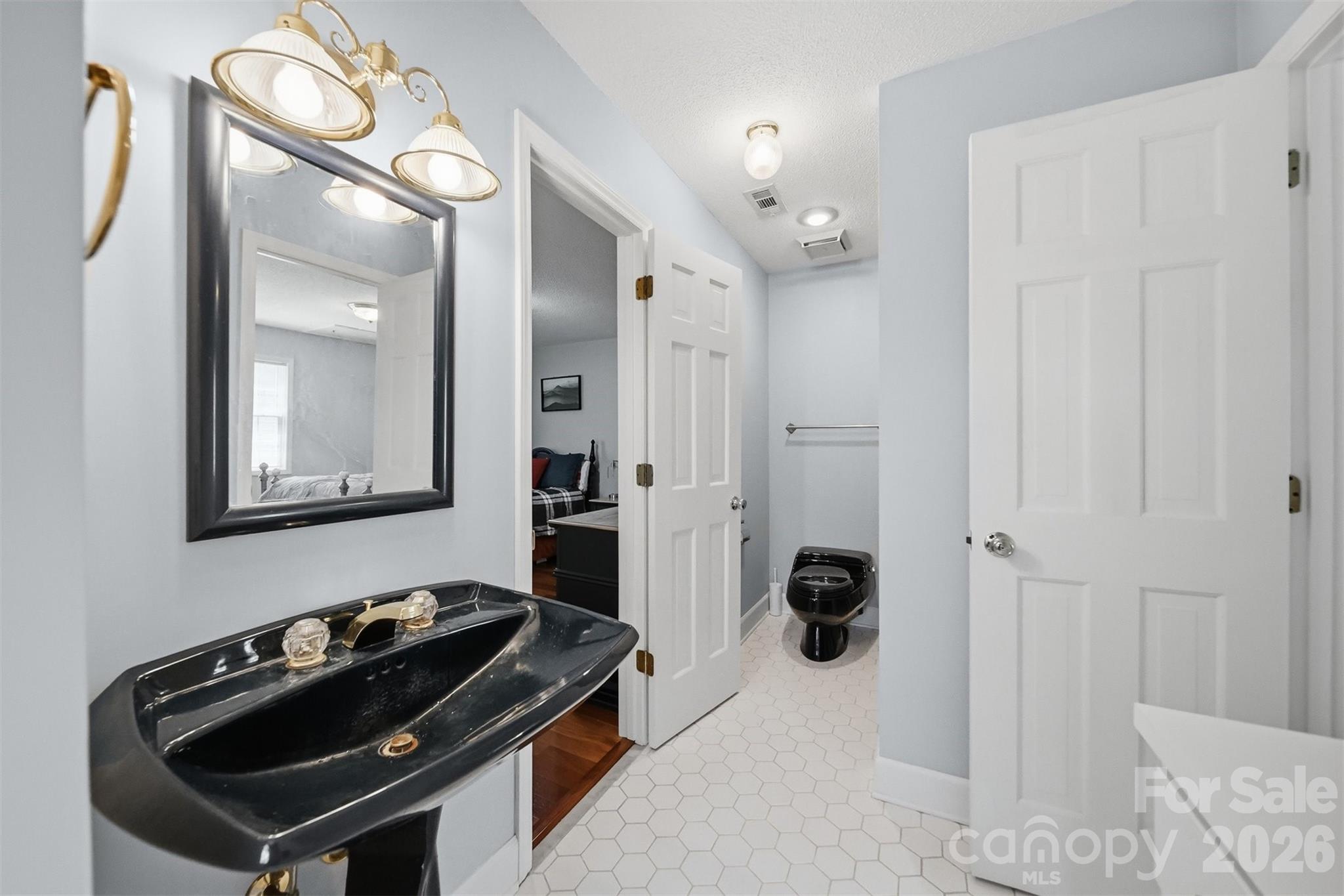 401 Stonecroft Drive — Lenoir