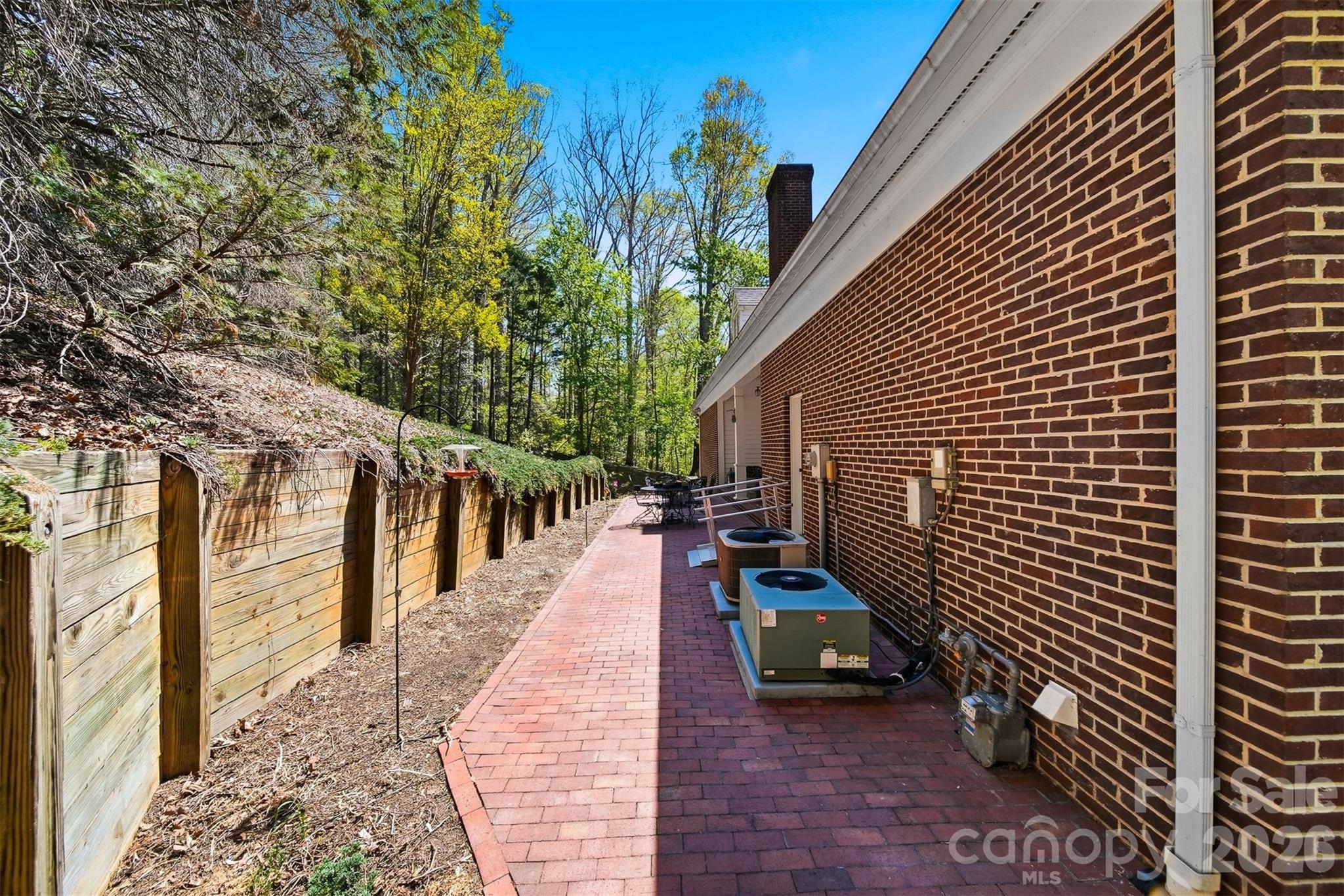 401 Stonecroft Drive — Lenoir