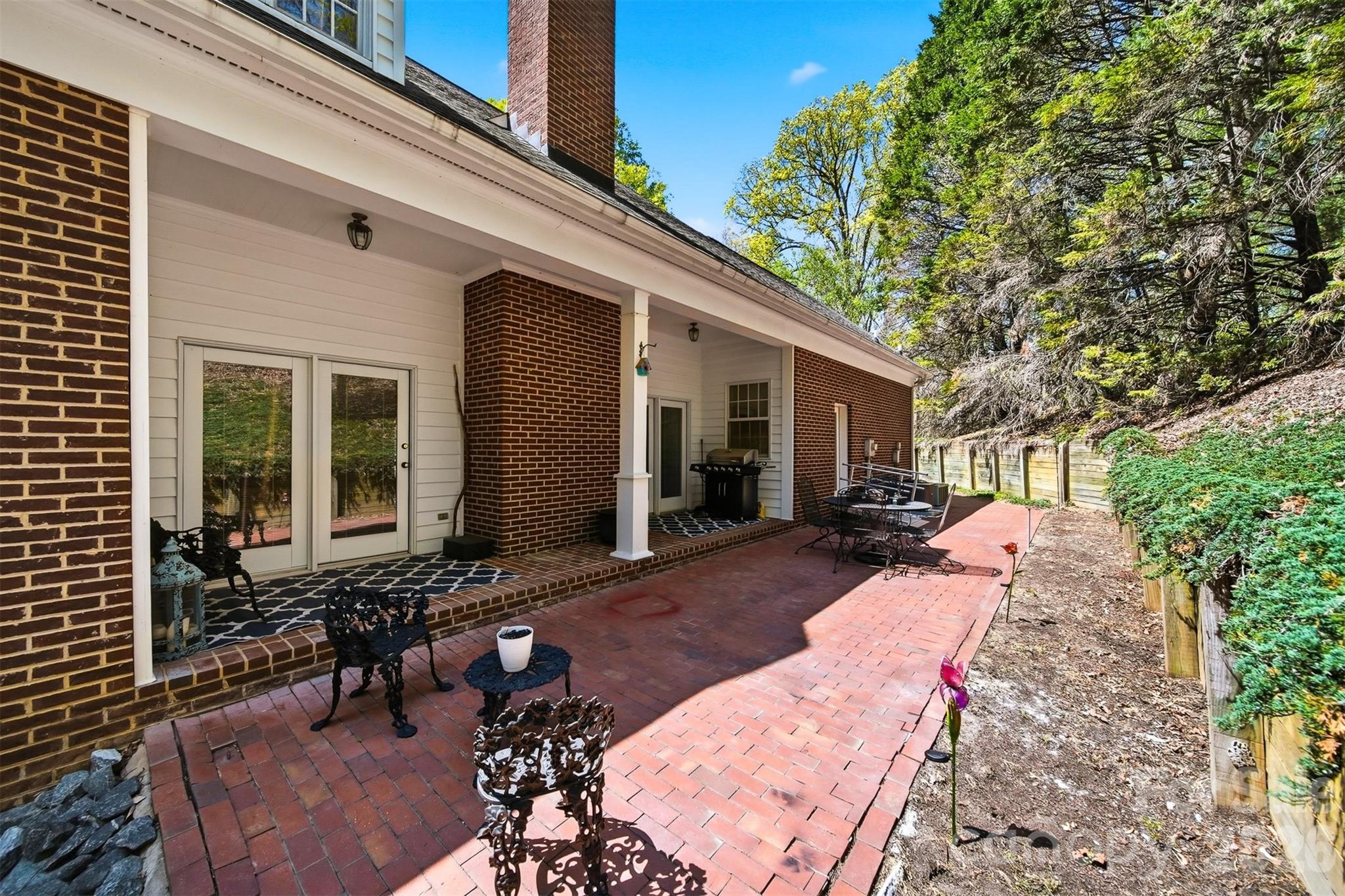 401 Stonecroft Drive — Lenoir