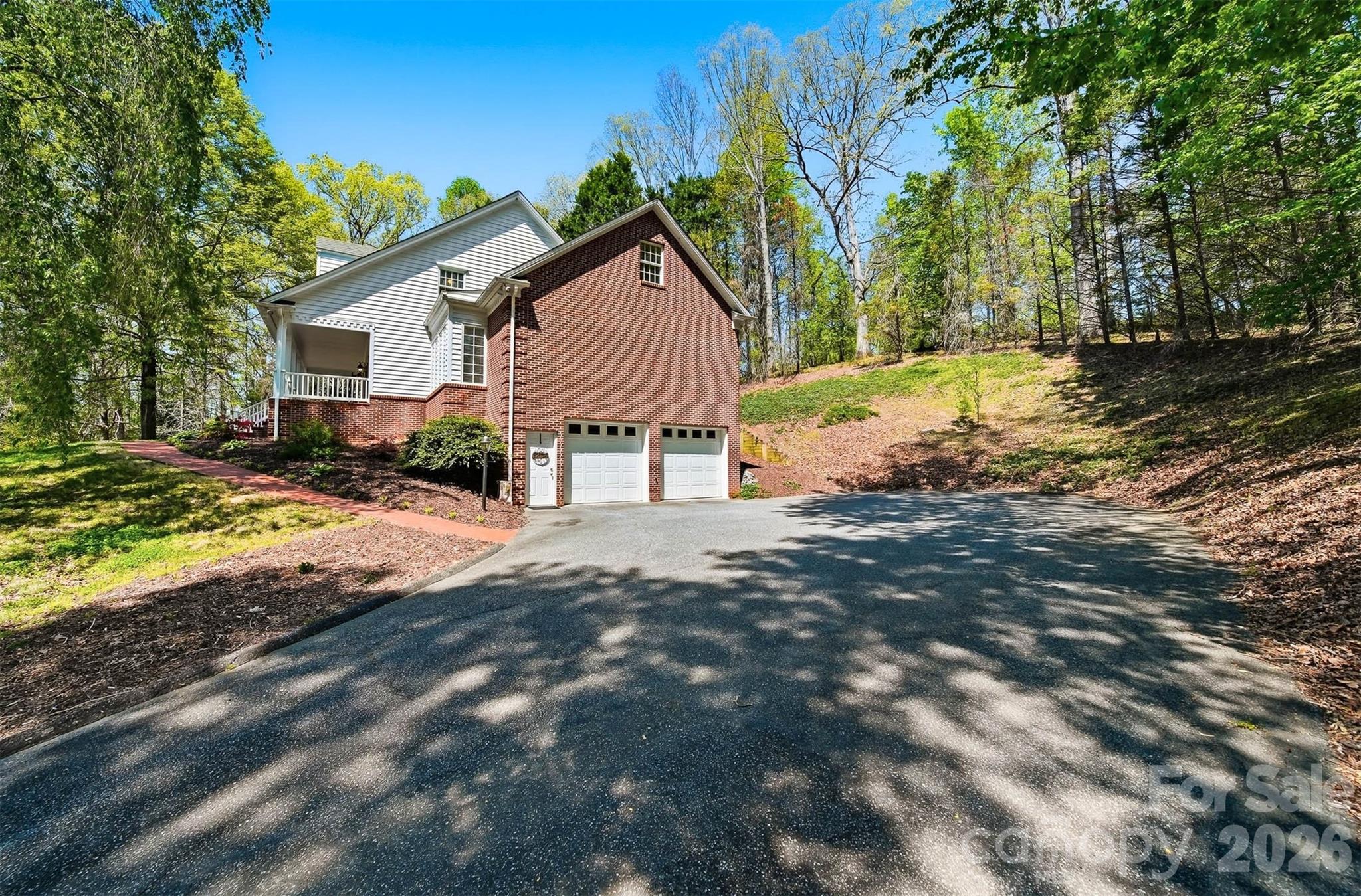 401 Stonecroft Drive — Lenoir