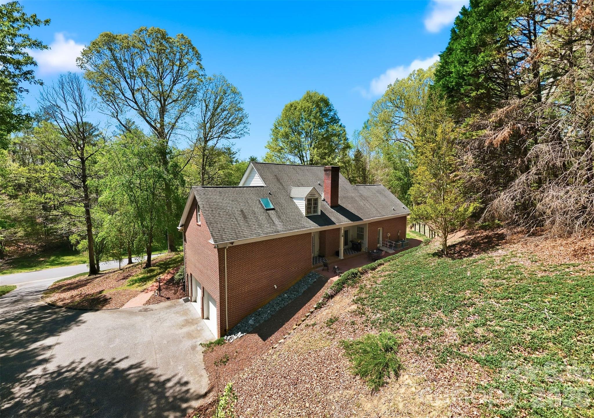 401 Stonecroft Drive — Lenoir