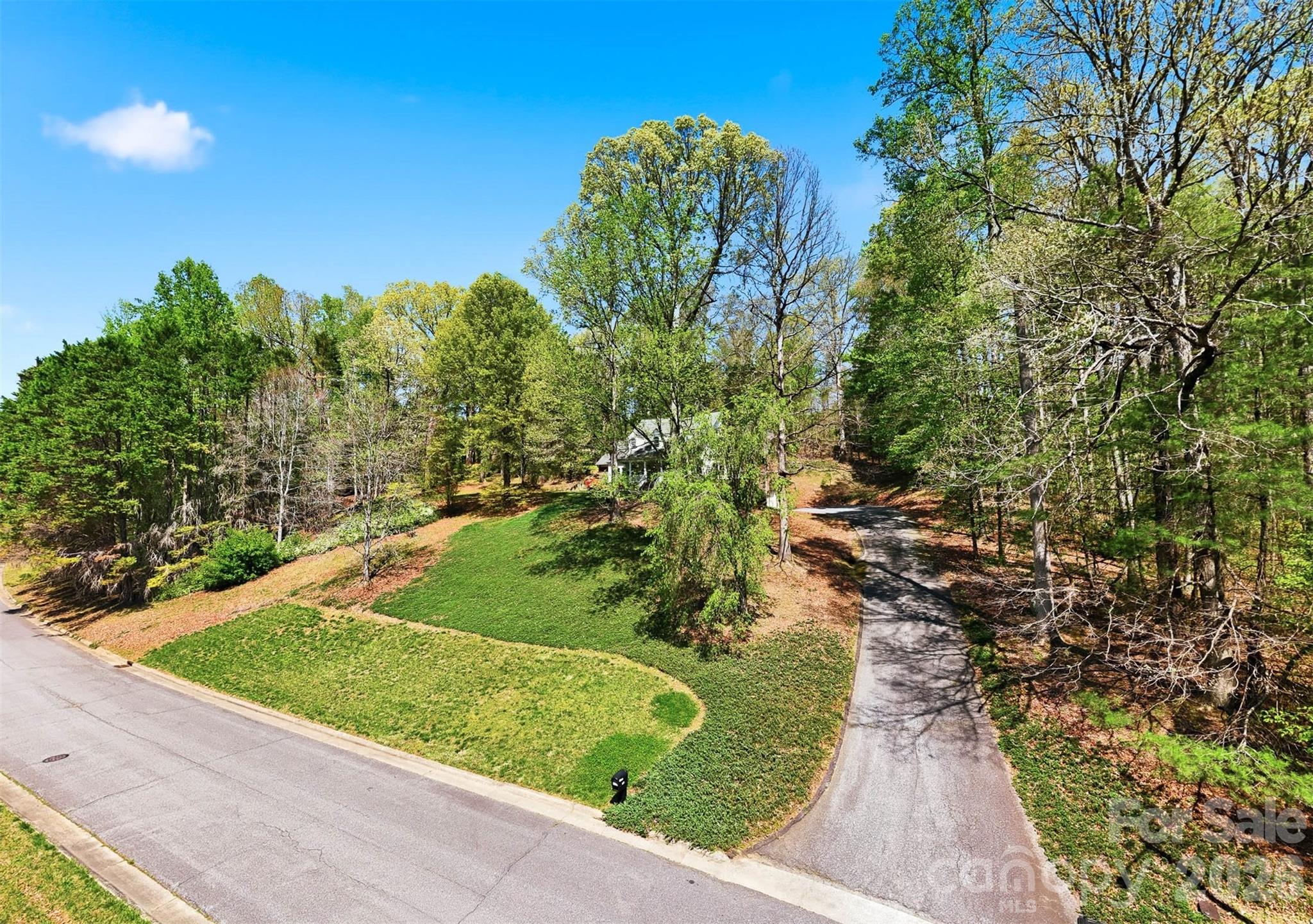 401 Stonecroft Drive — Lenoir