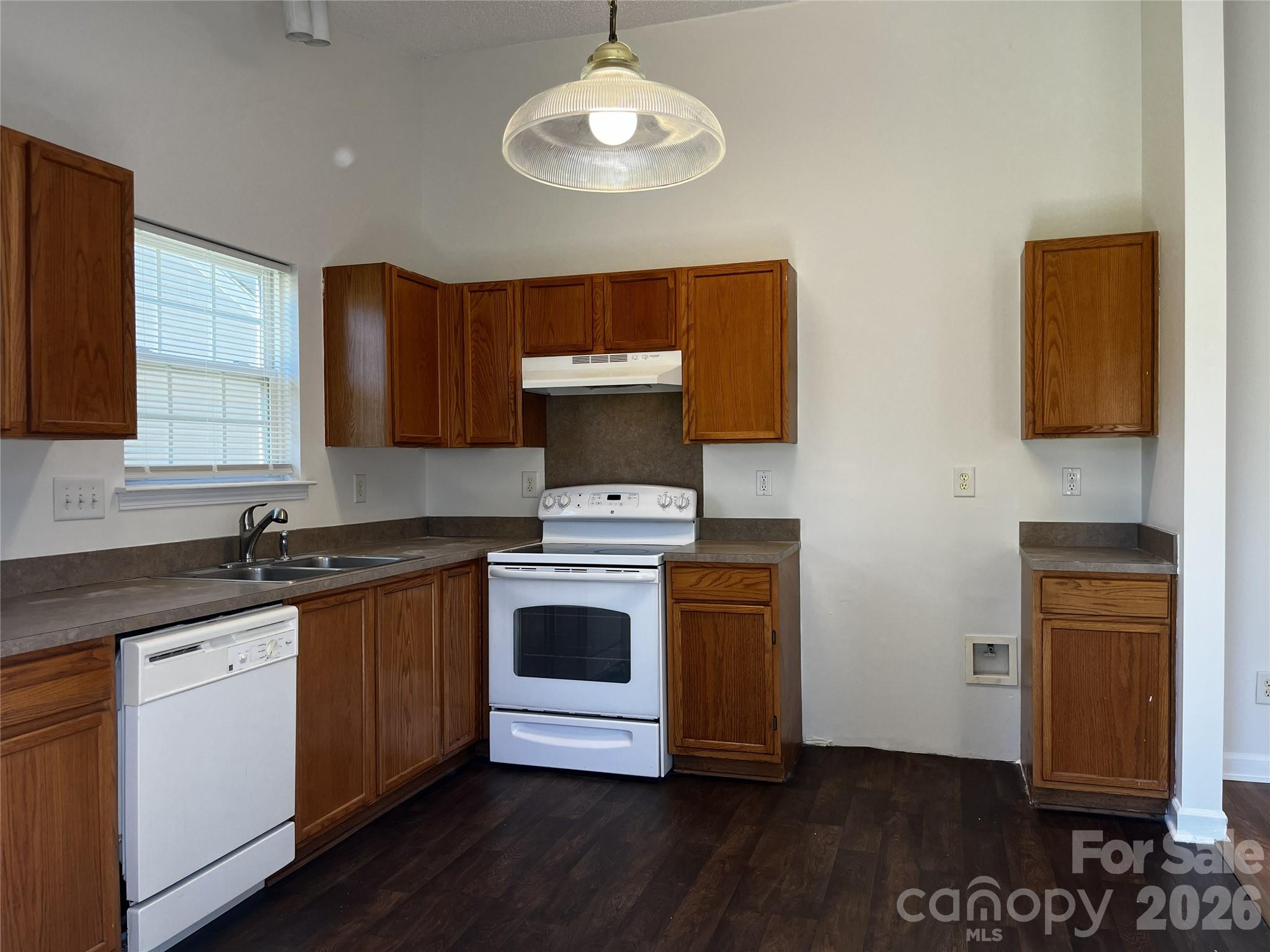 1404 Jordans Pond Lane — Charlotte
