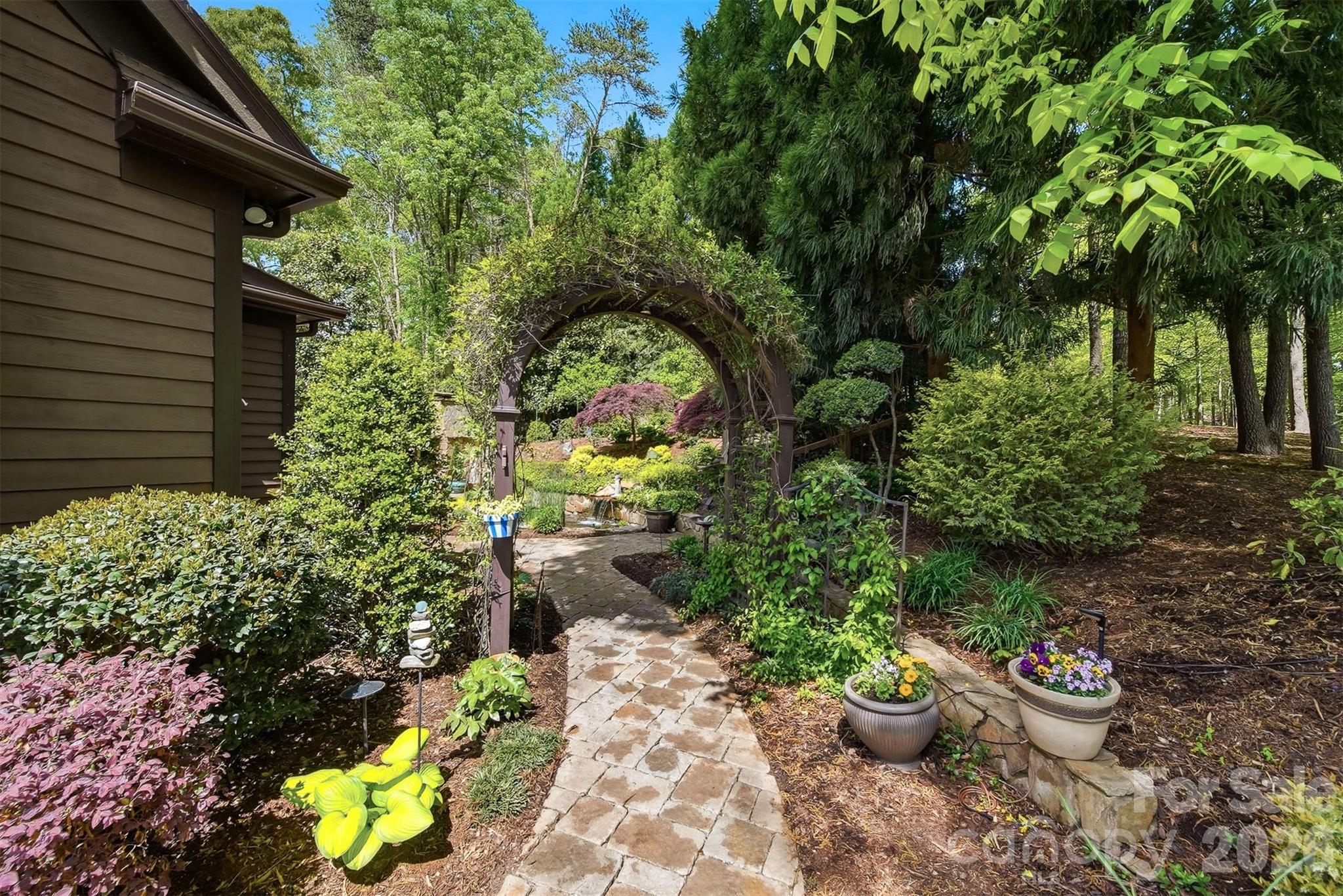 2748 Trent Drive NE — Conover