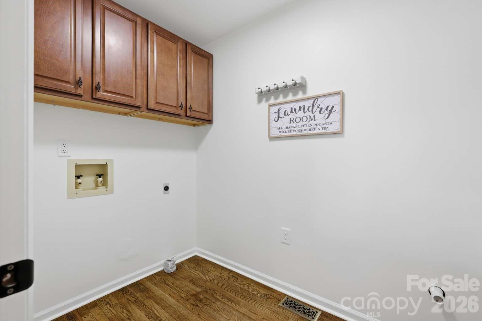 3811 Pinecrest Drive NE — Hickory