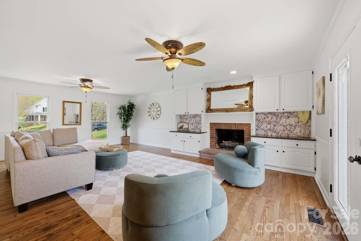 3811 Pinecrest Drive NE — Hickory