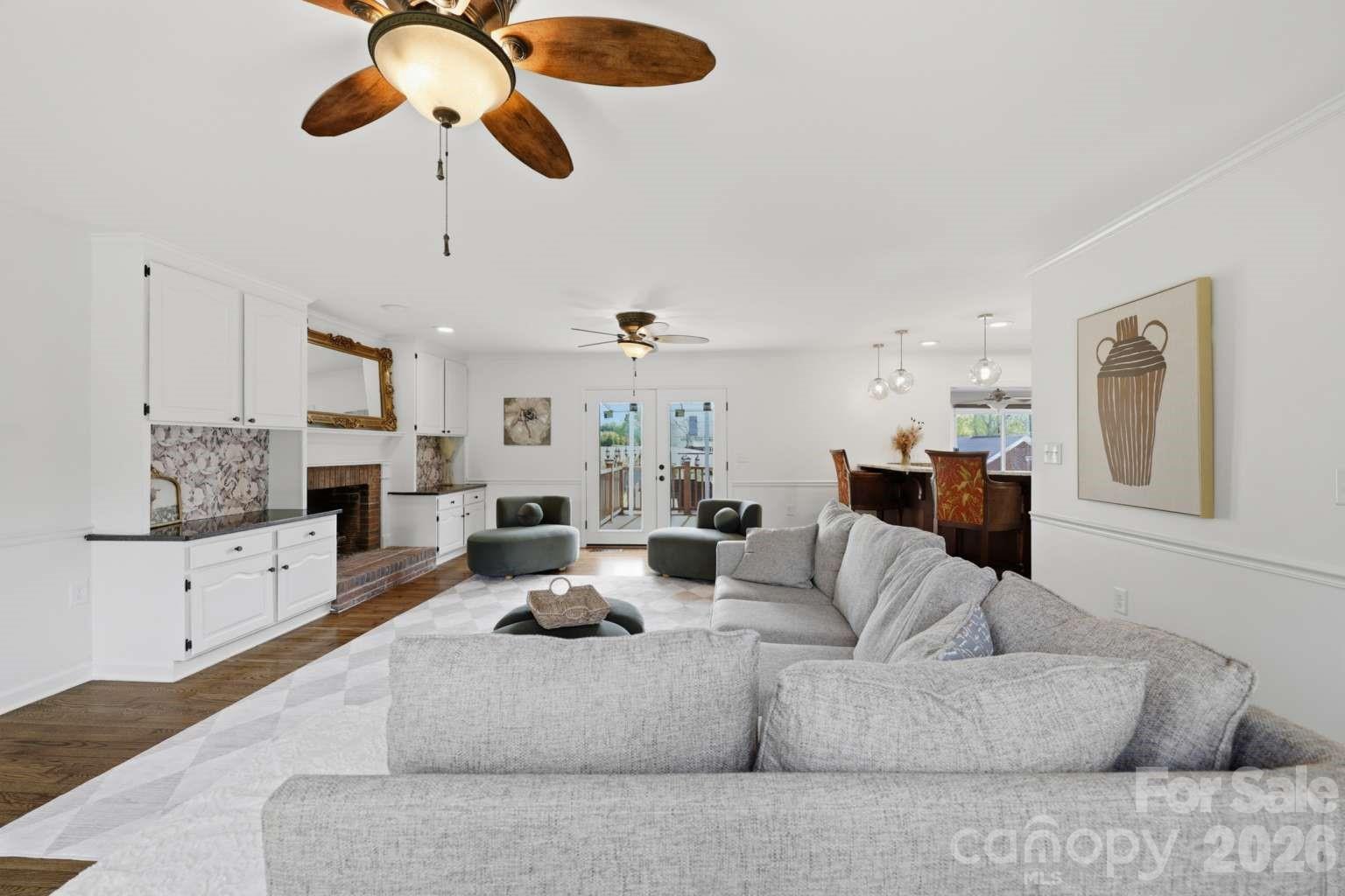 3811 Pinecrest Drive NE — Hickory