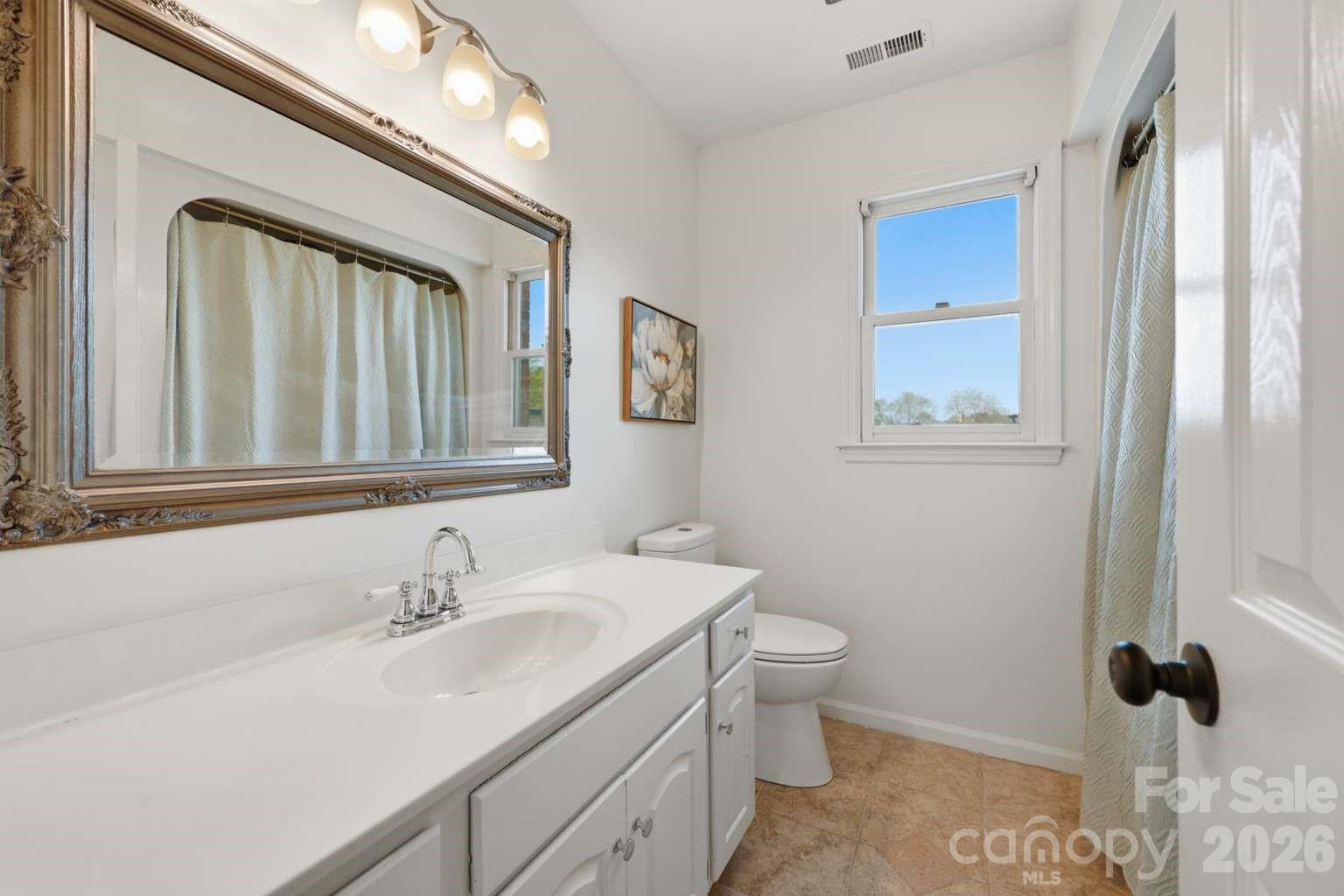 3811 Pinecrest Drive NE — Hickory