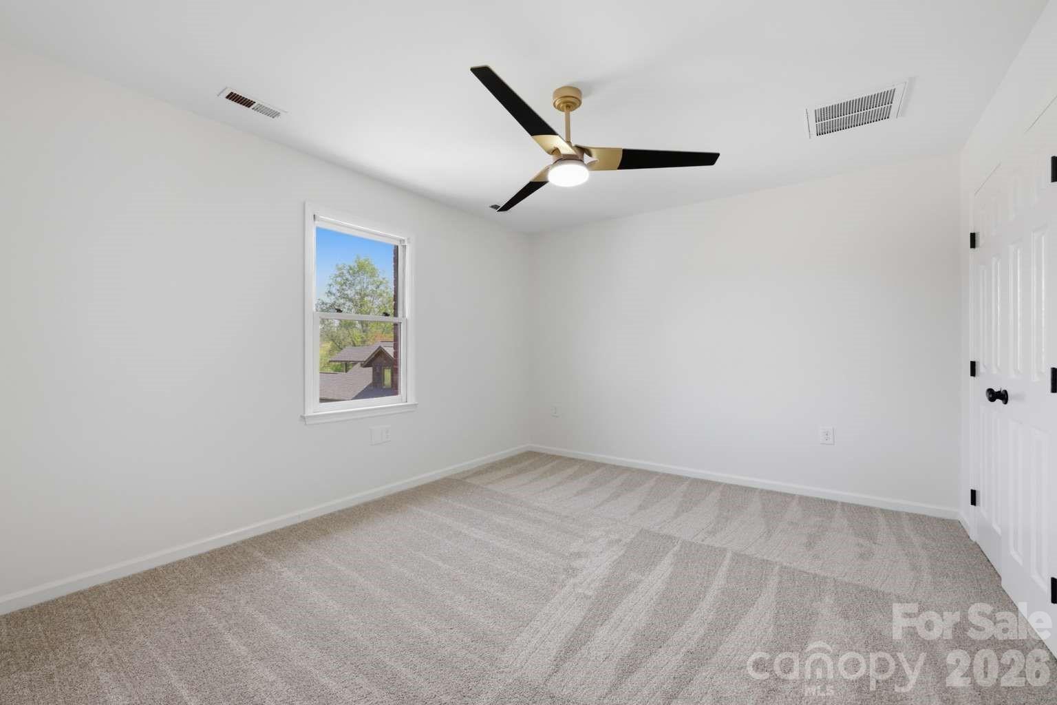 3811 Pinecrest Drive NE — Hickory