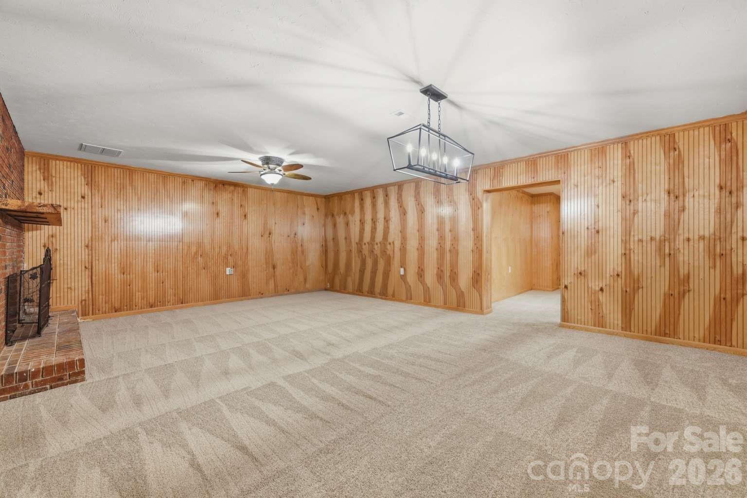 3811 Pinecrest Drive NE — Hickory