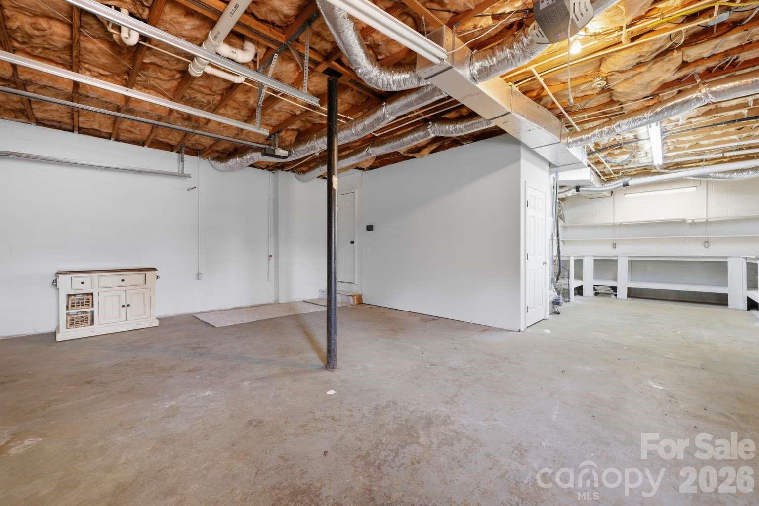 3811 Pinecrest Drive NE — Hickory