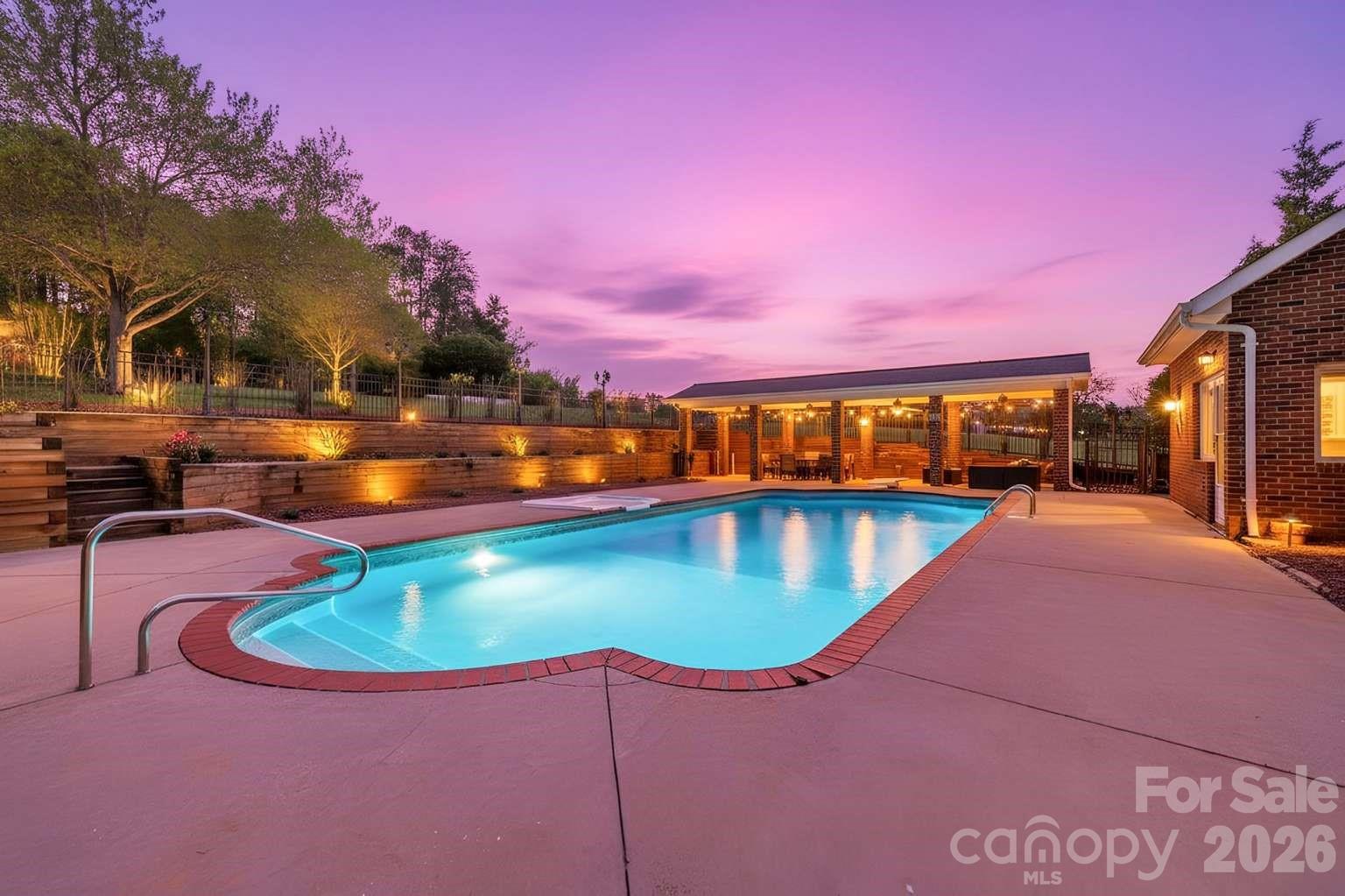 3811 Pinecrest Drive NE — Hickory